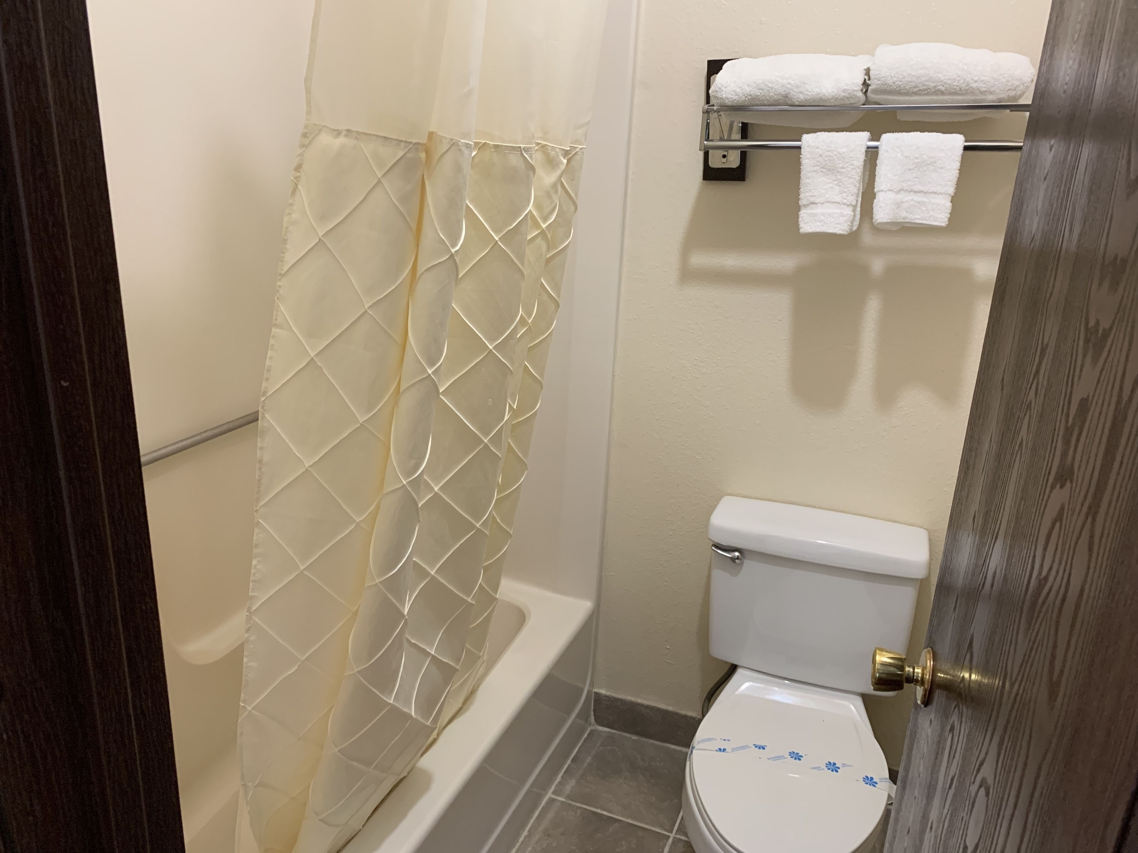 Deluxe Single room full double bed