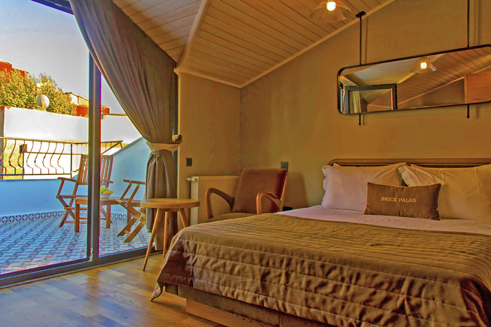 Economy Single Studio