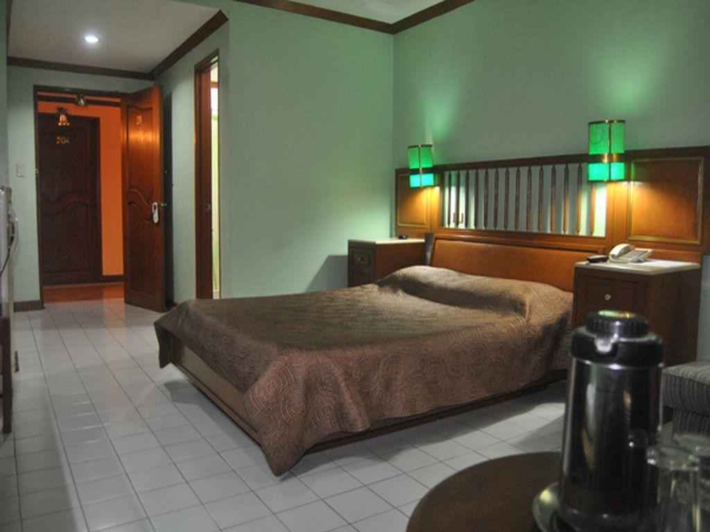 Standard Single room full double bed