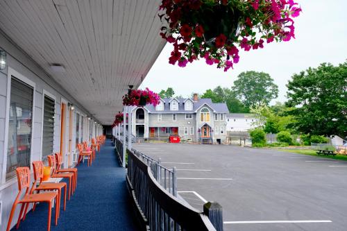 Dock House Inn exterior
