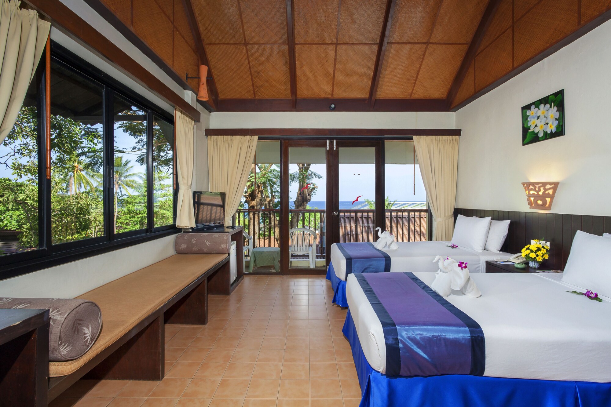 Deluxe Double room with pool view full double bed