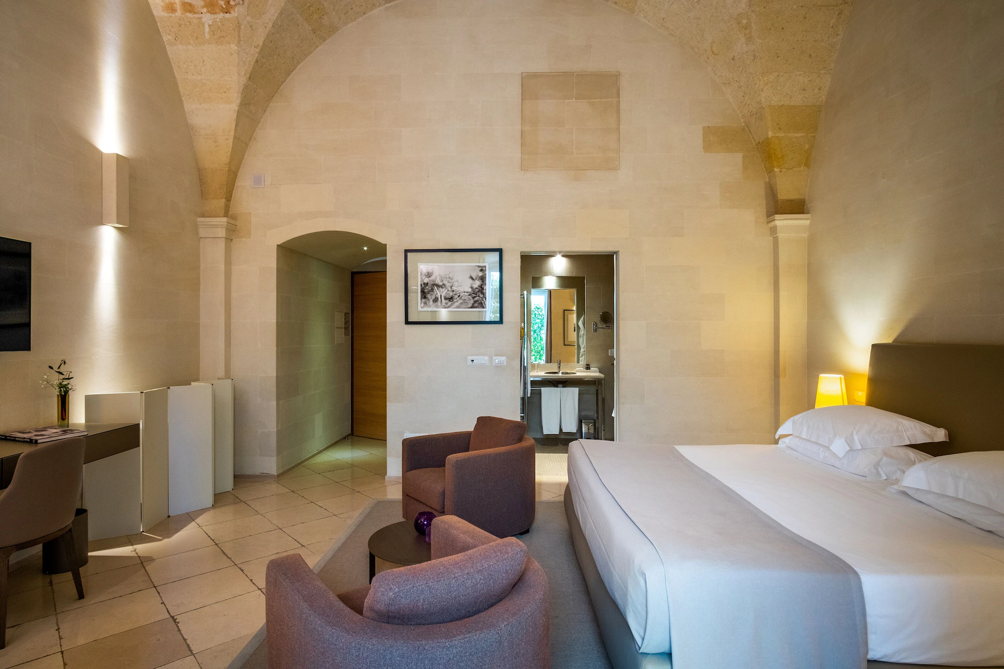 1 Bedroom Single Suite full double bed