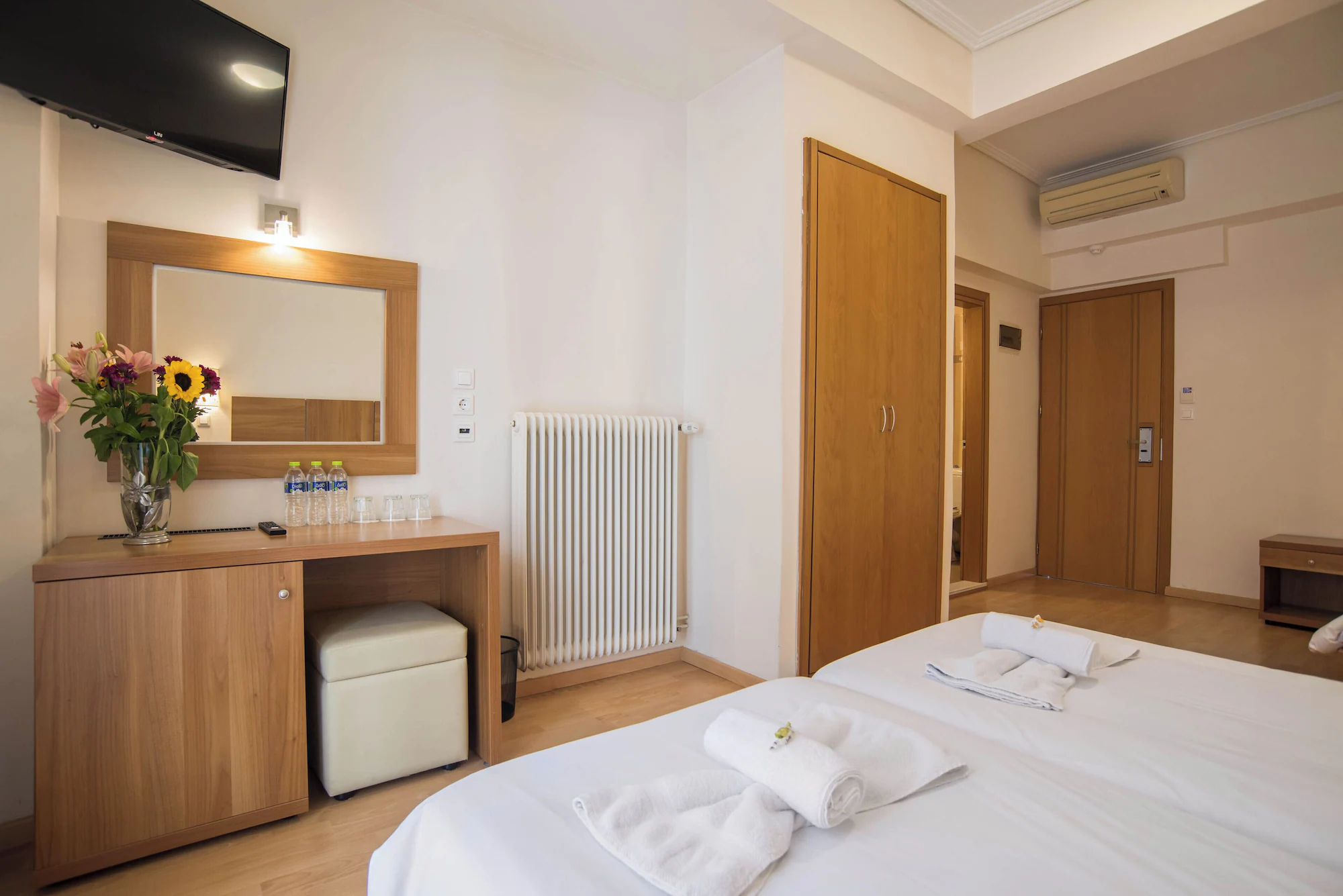 Classic Quadruple room with balcony and with sea view
