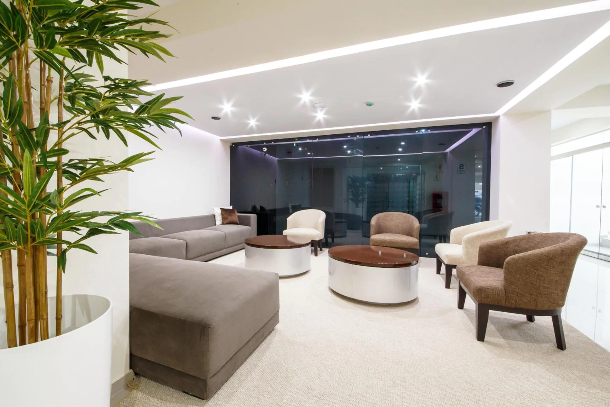 Solec Business Hotel exterior