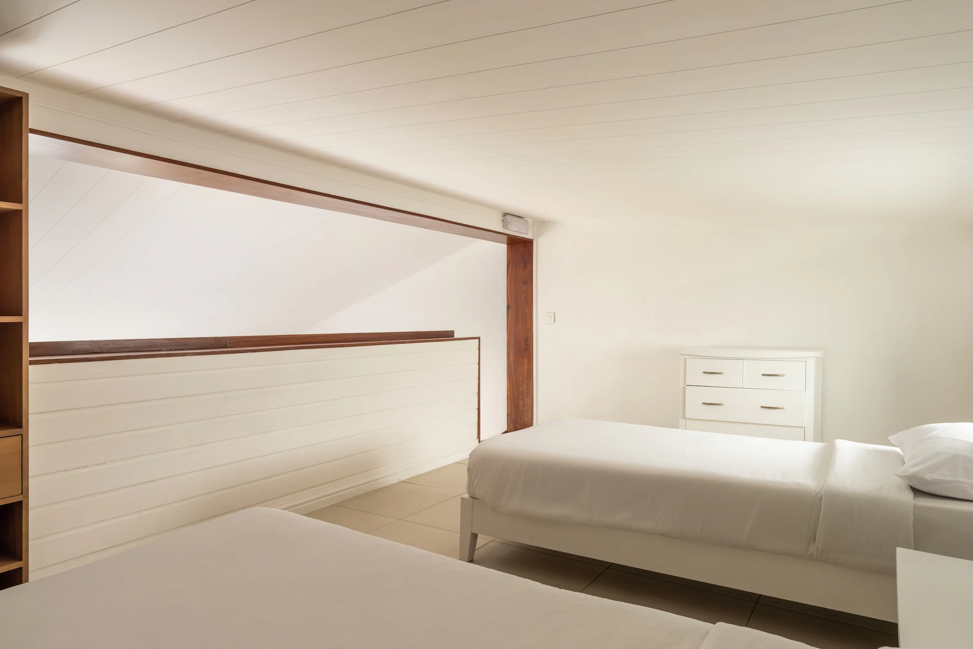 Deluxe Single Suite beachfront full double bed
