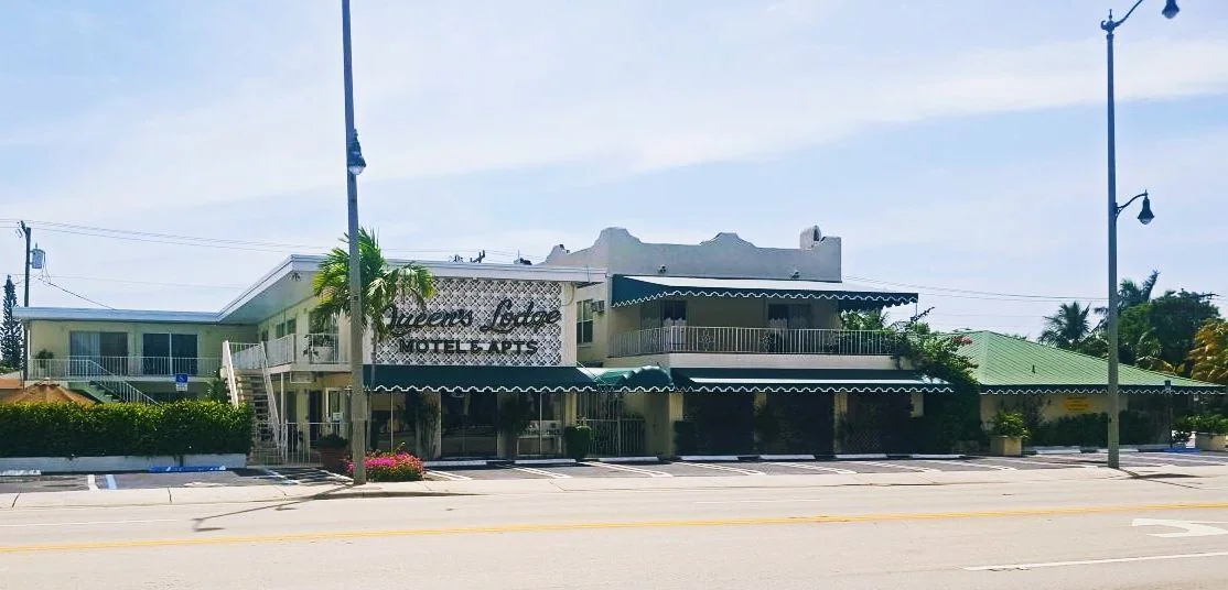 Queens Lodge Motel - West Palm Beach, FL