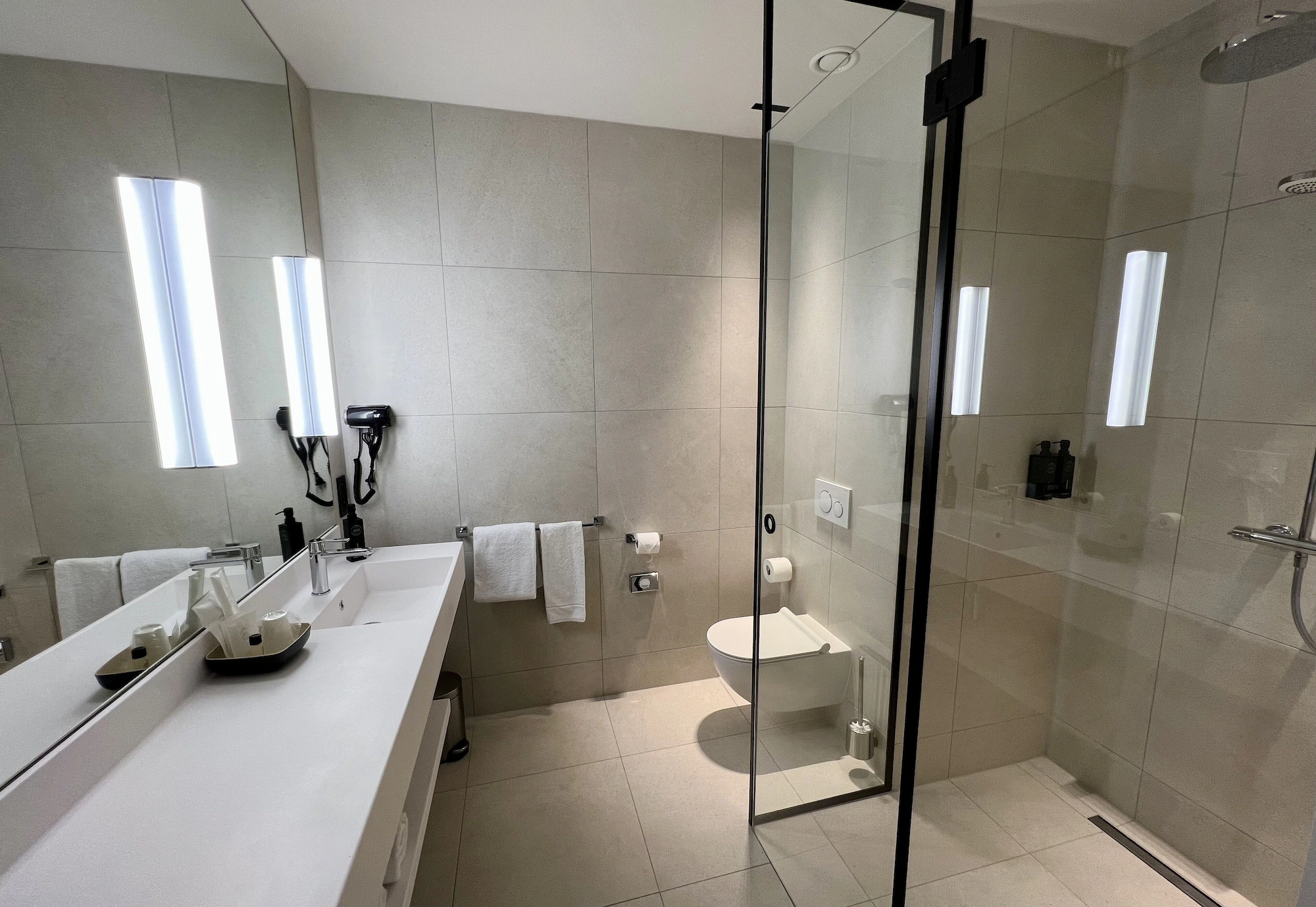 Business Double room with city view full double bed