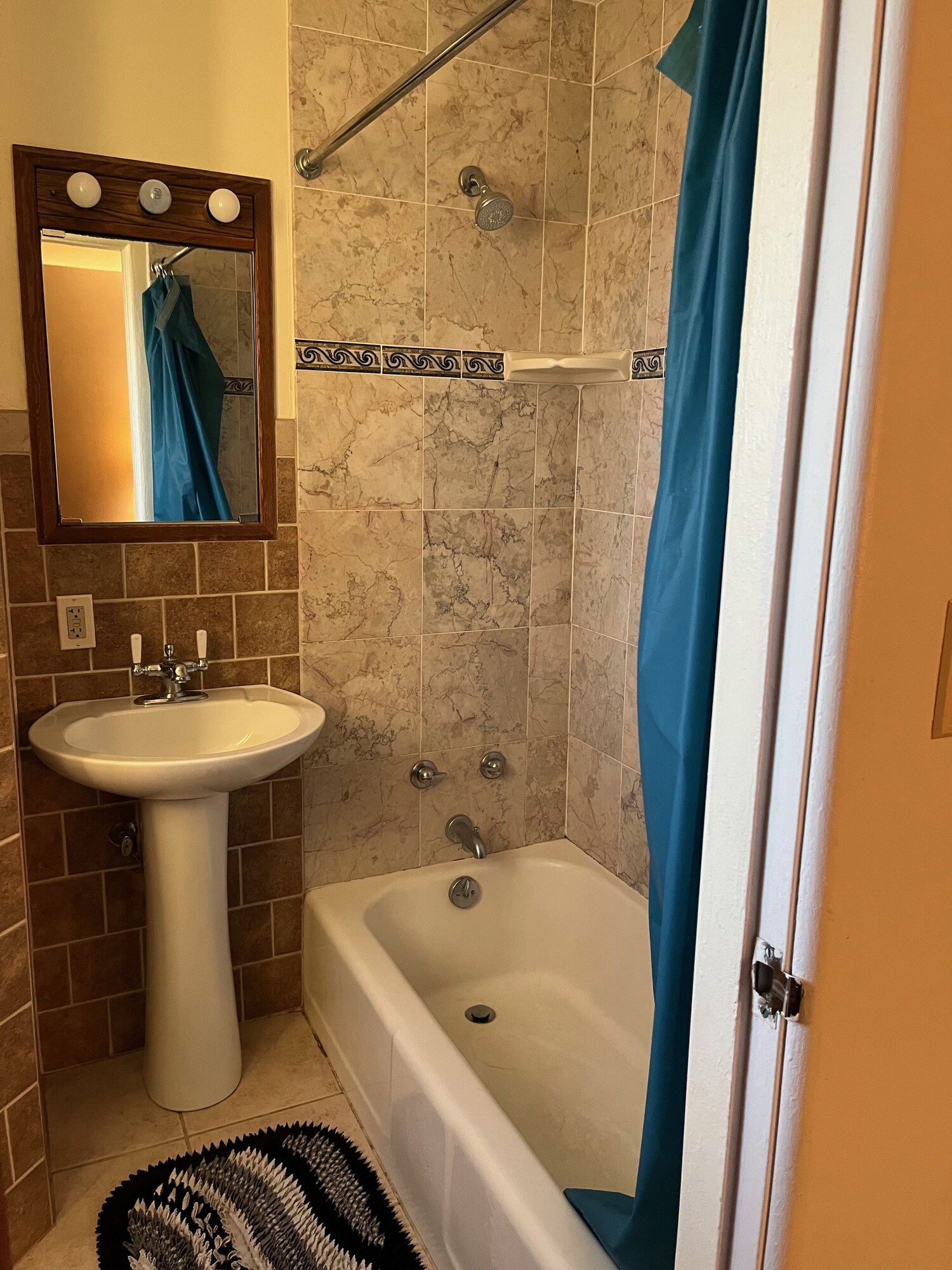Economy Quadruple room twin beds