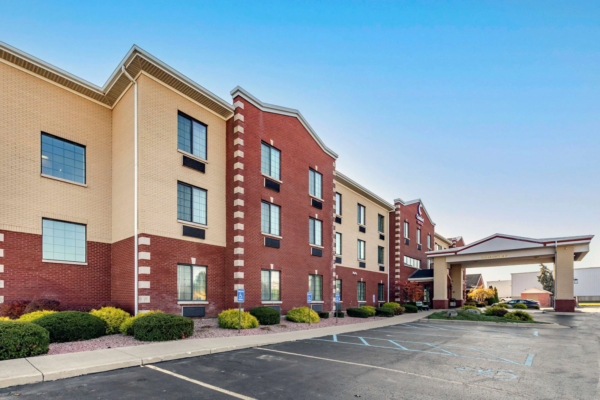 Comfort Suites Grand Rapids South exterior