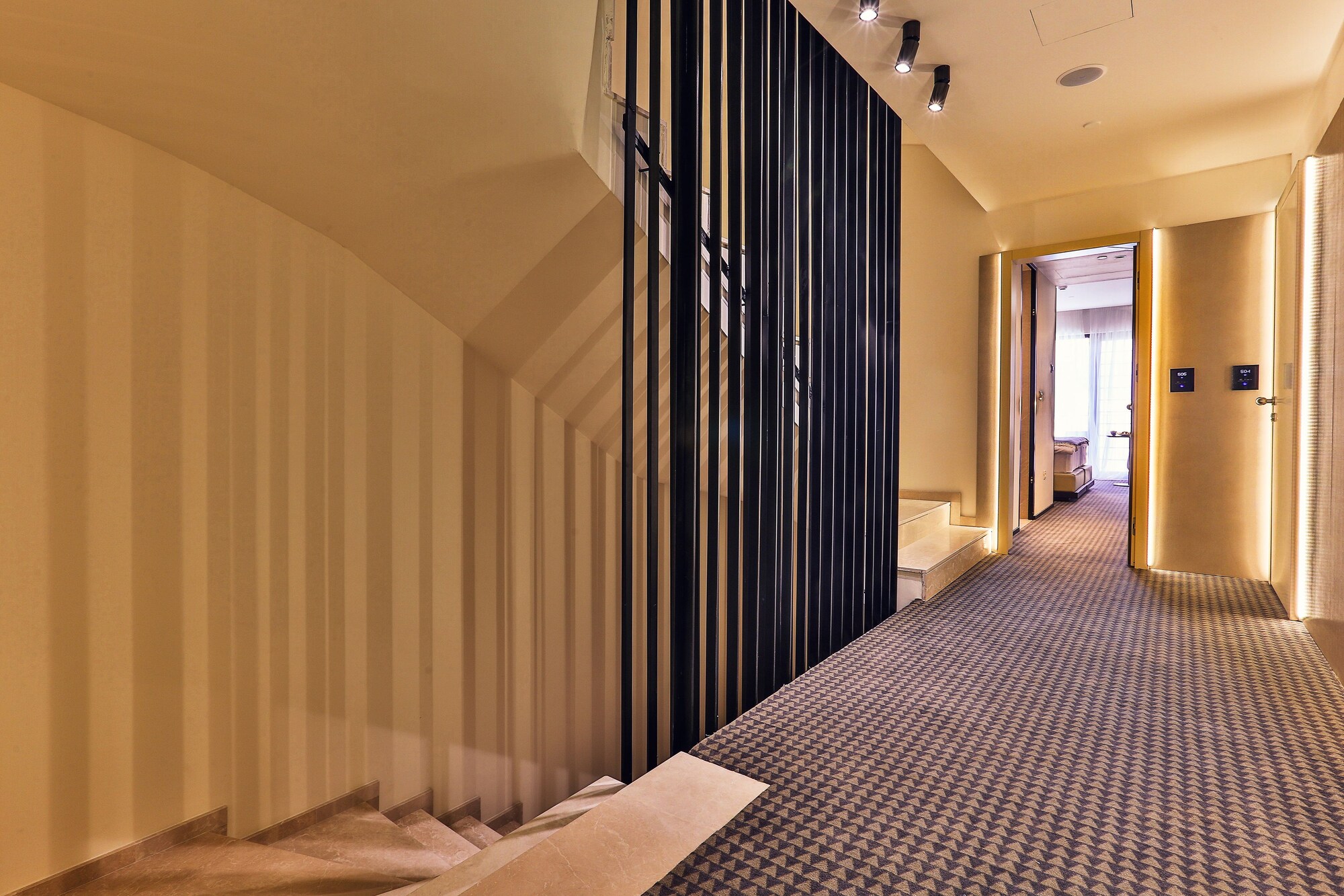 Deluxe Double Suite with balcony and with sea view full double bed