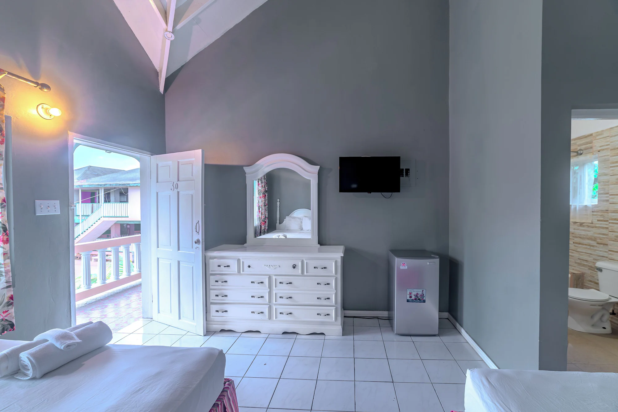 Classic Single room full double bed