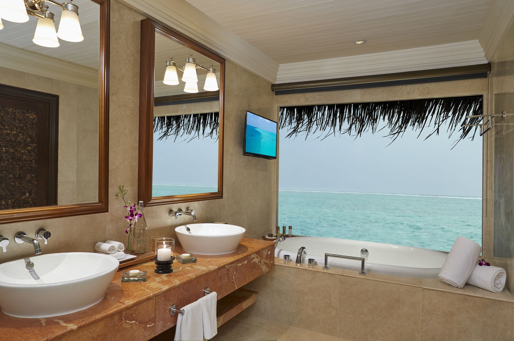 1 Bedroom Ocean Double Suite full double bed