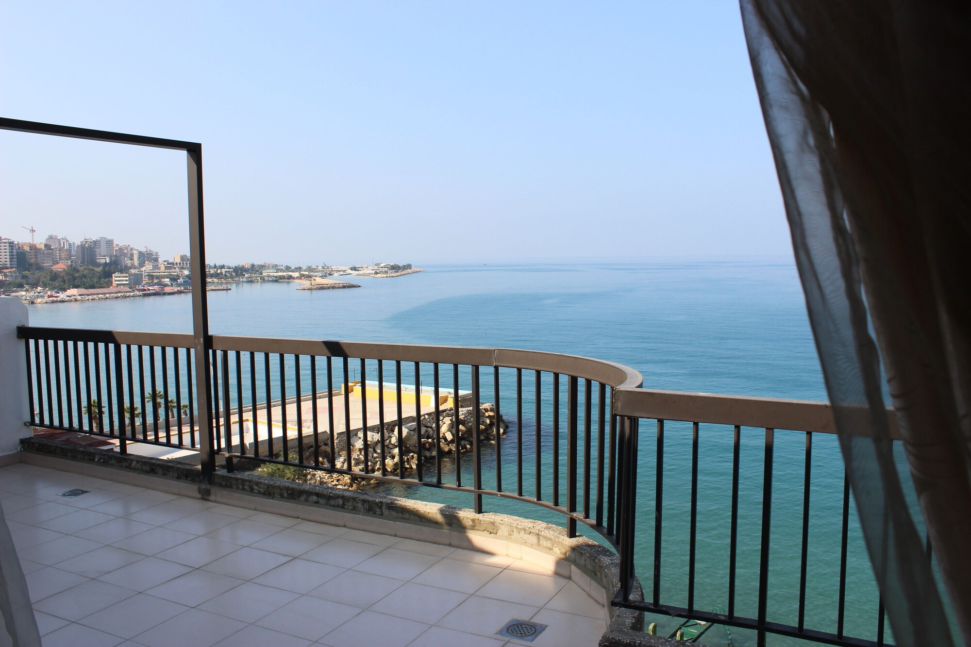 Holiday Suites Hotel & Beach Resort exterior