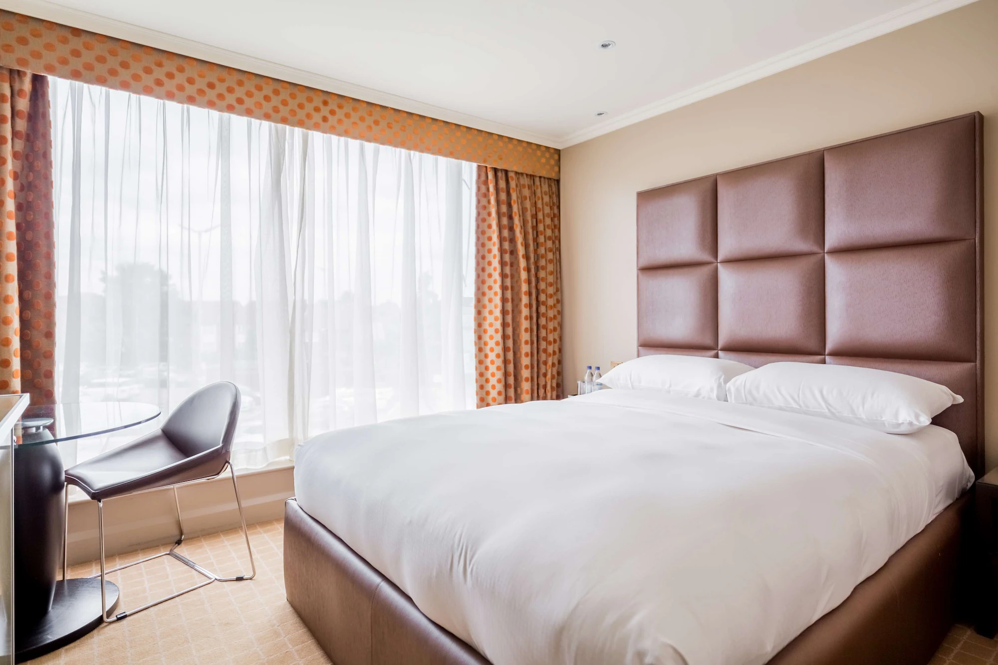 1 Bedroom Standard Double Suite full double bed