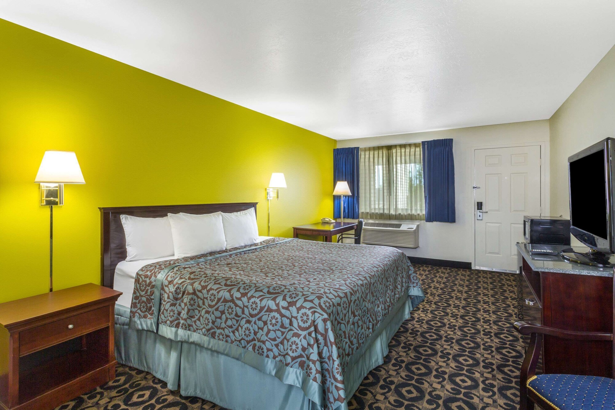 Double Suite full double bed