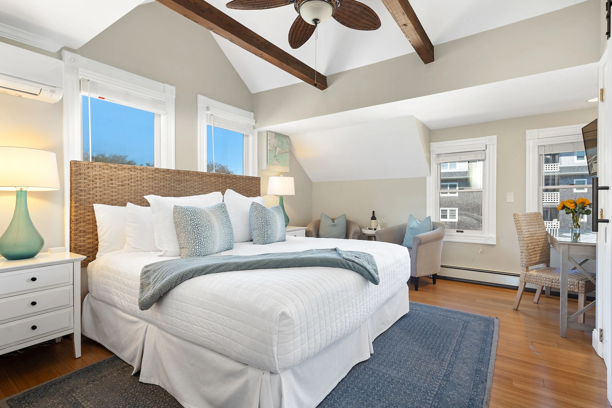 Deluxe Double room with balcony and with sea view full double bed