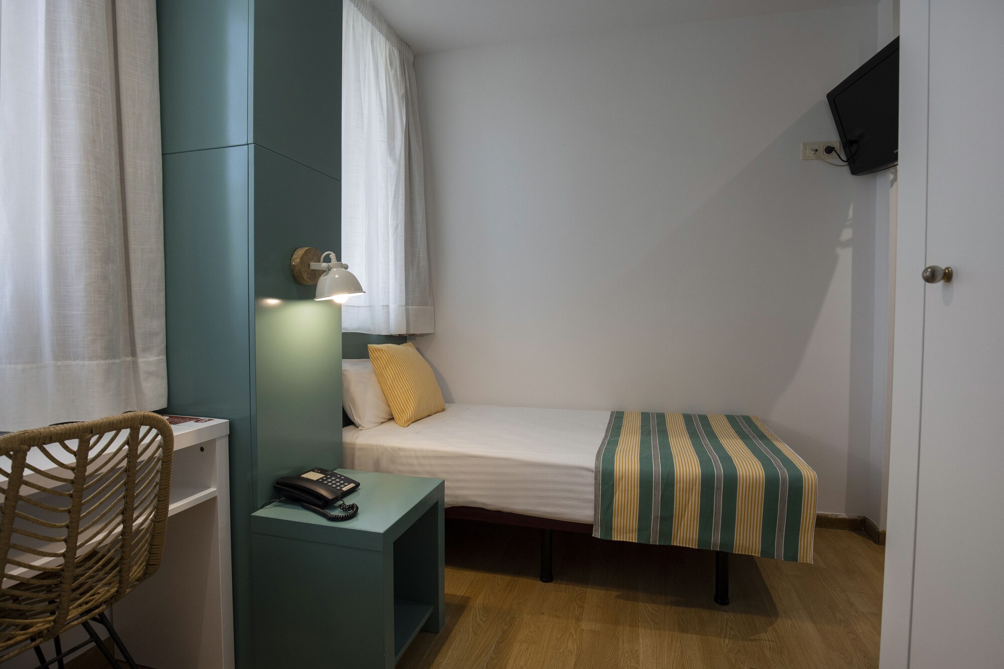 Double room with city view twin beds