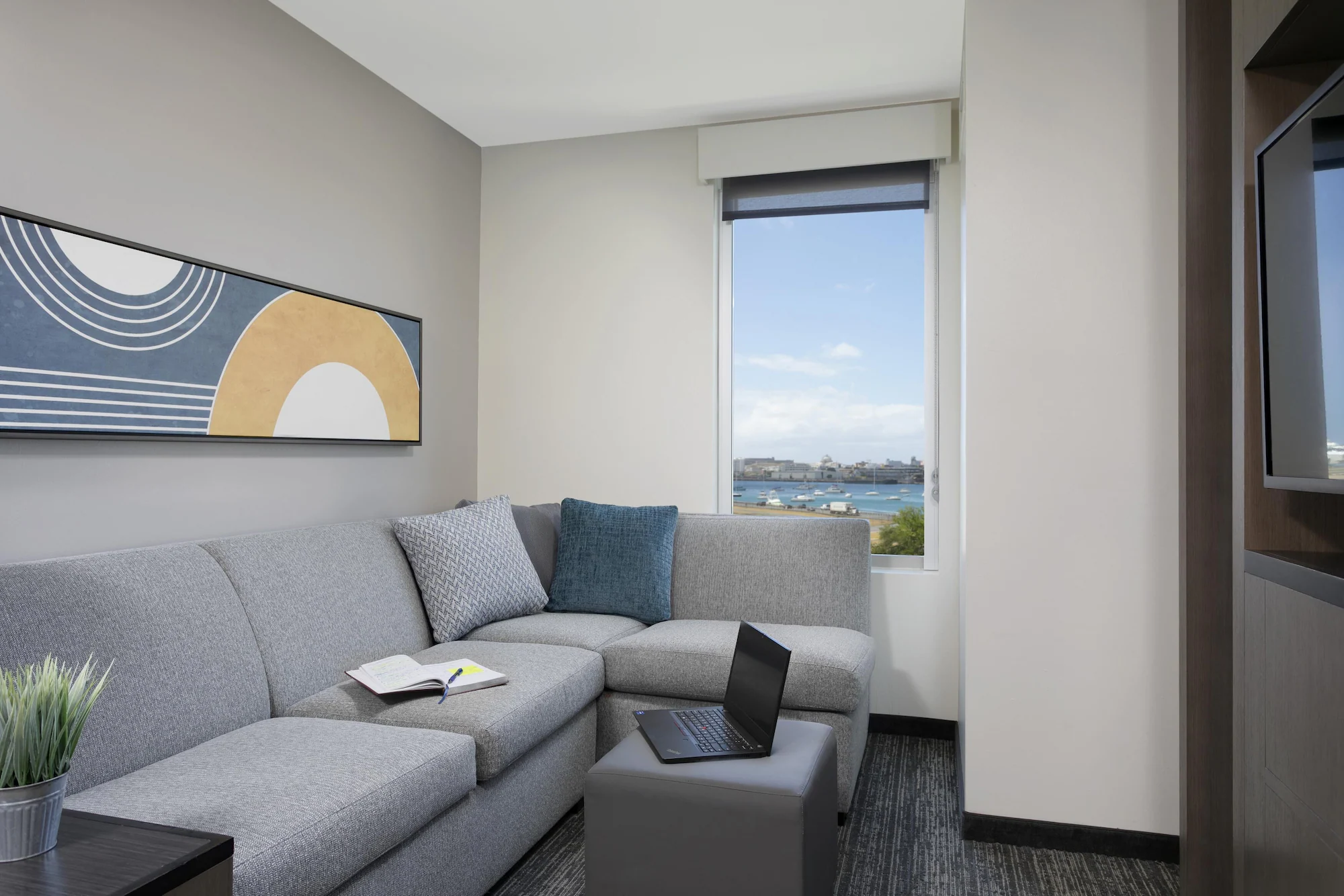 1 Bedroom Accessible Double Kitchen Suite with bay view full double bed