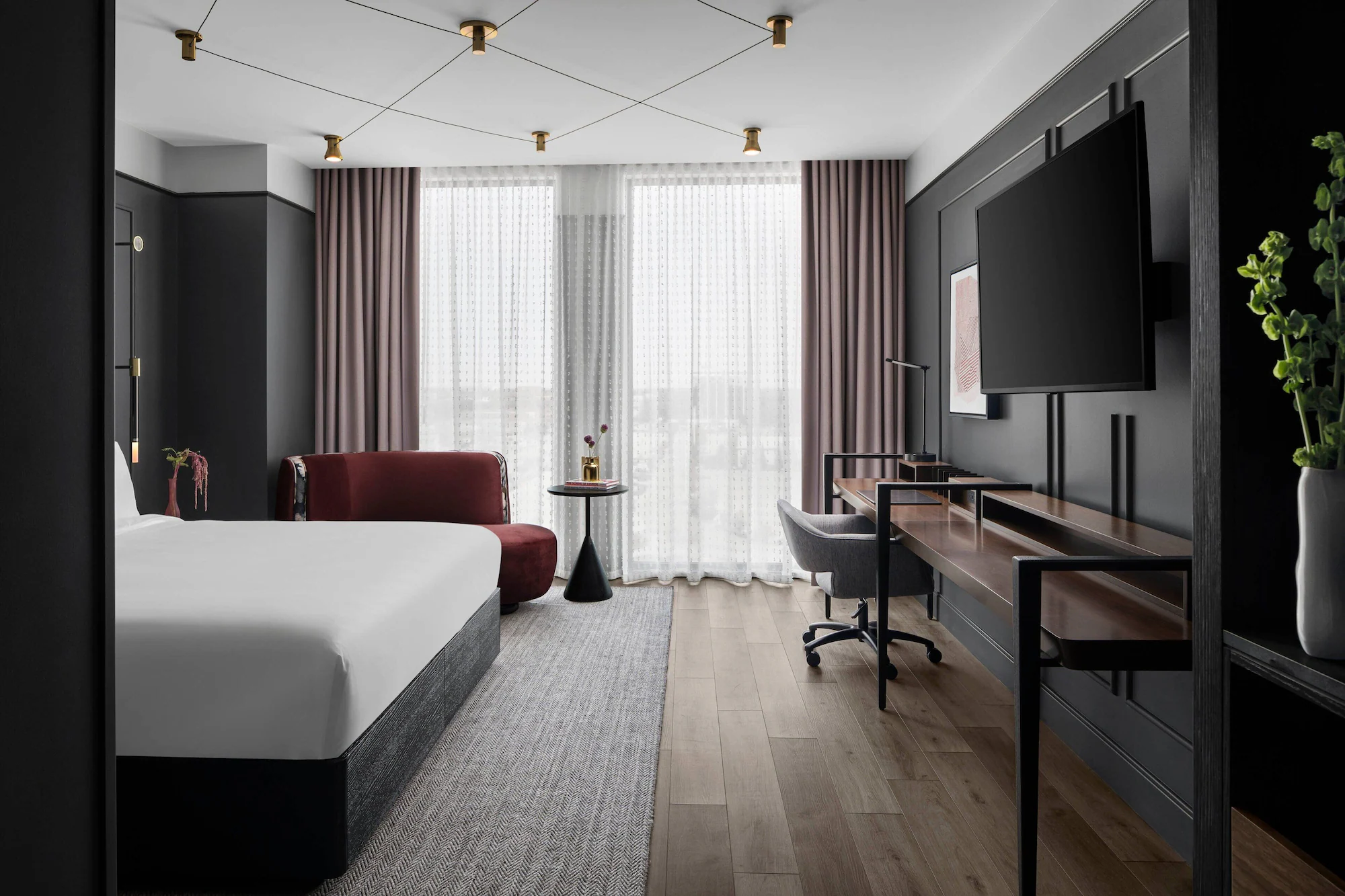 1 Bedroom Executive Double Club Suite full double bed