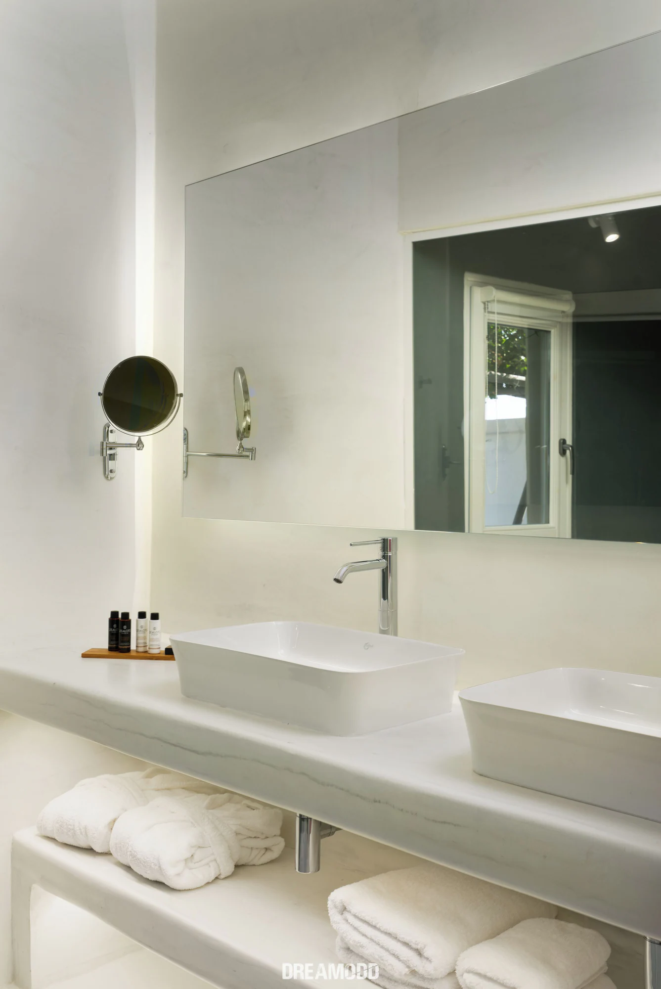 1 Bedroom Deluxe Single room with sea view full double bed