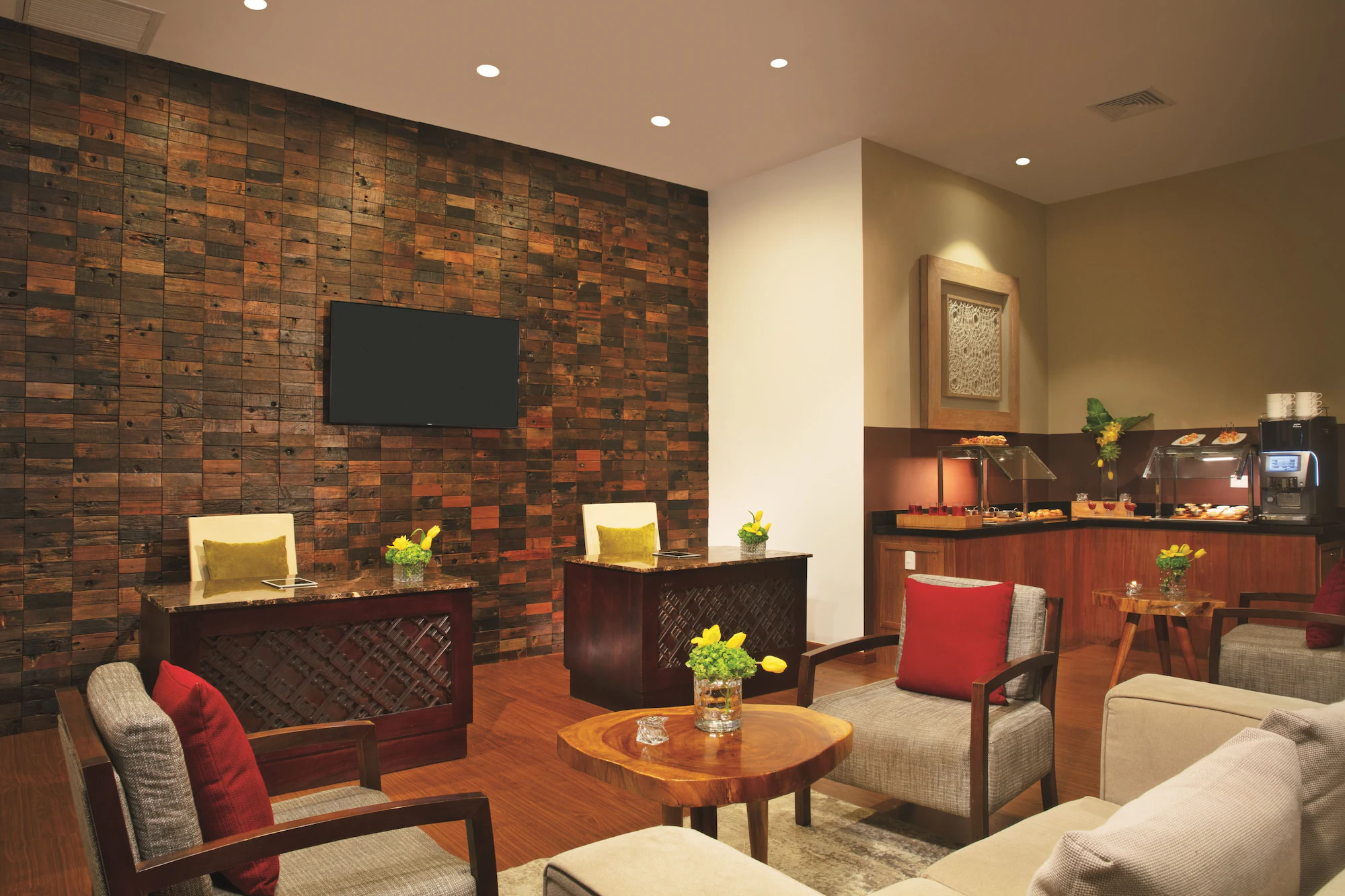 2 Bedrooms Family Preferred Club Double Suite with tropical view twin beds