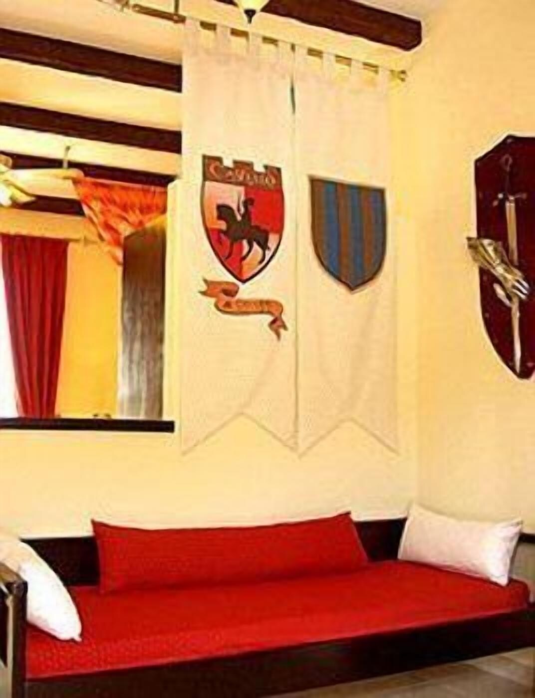 Double Suite with sea view full double bed