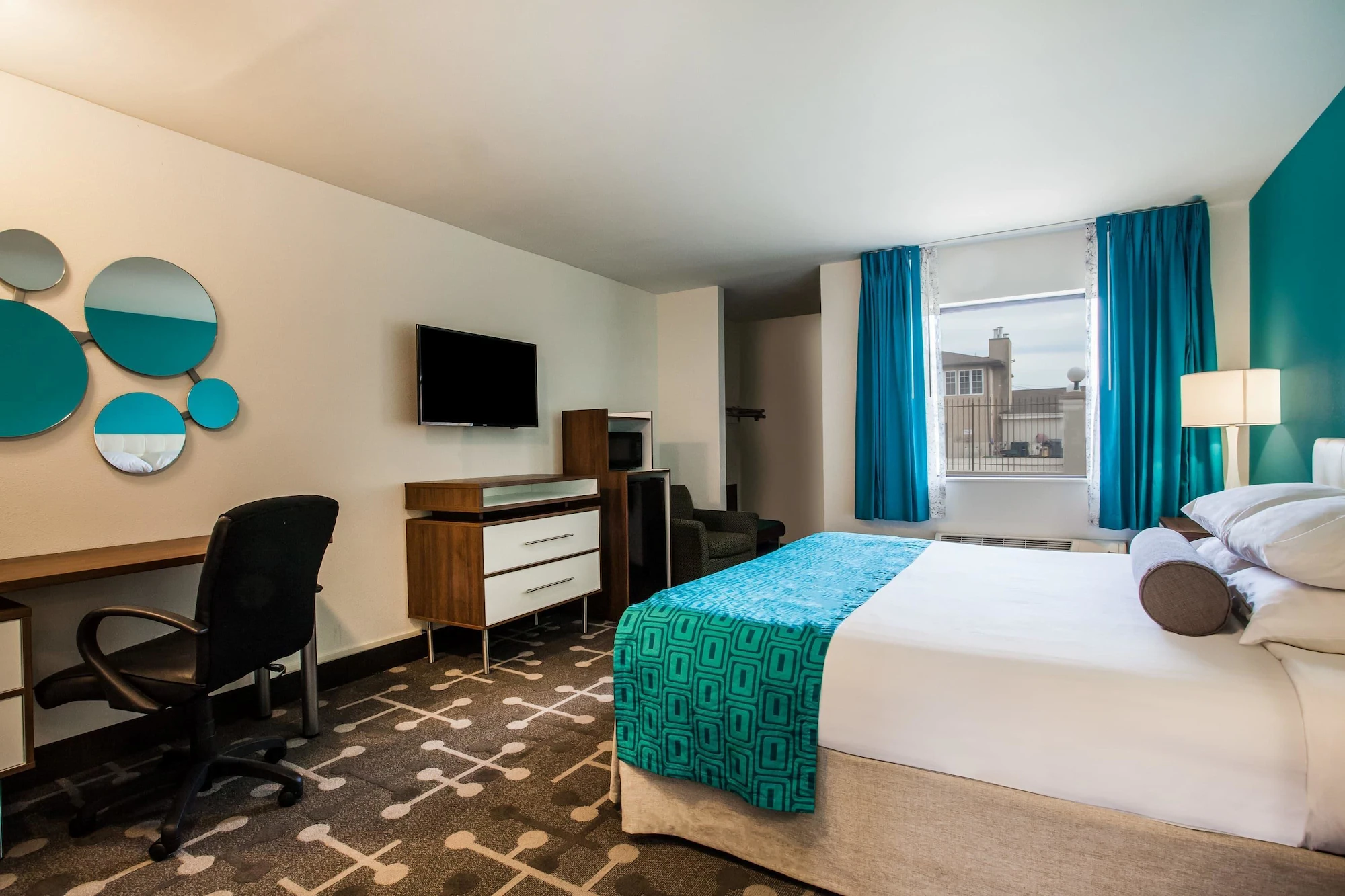 Business Double room with pool view full double bed