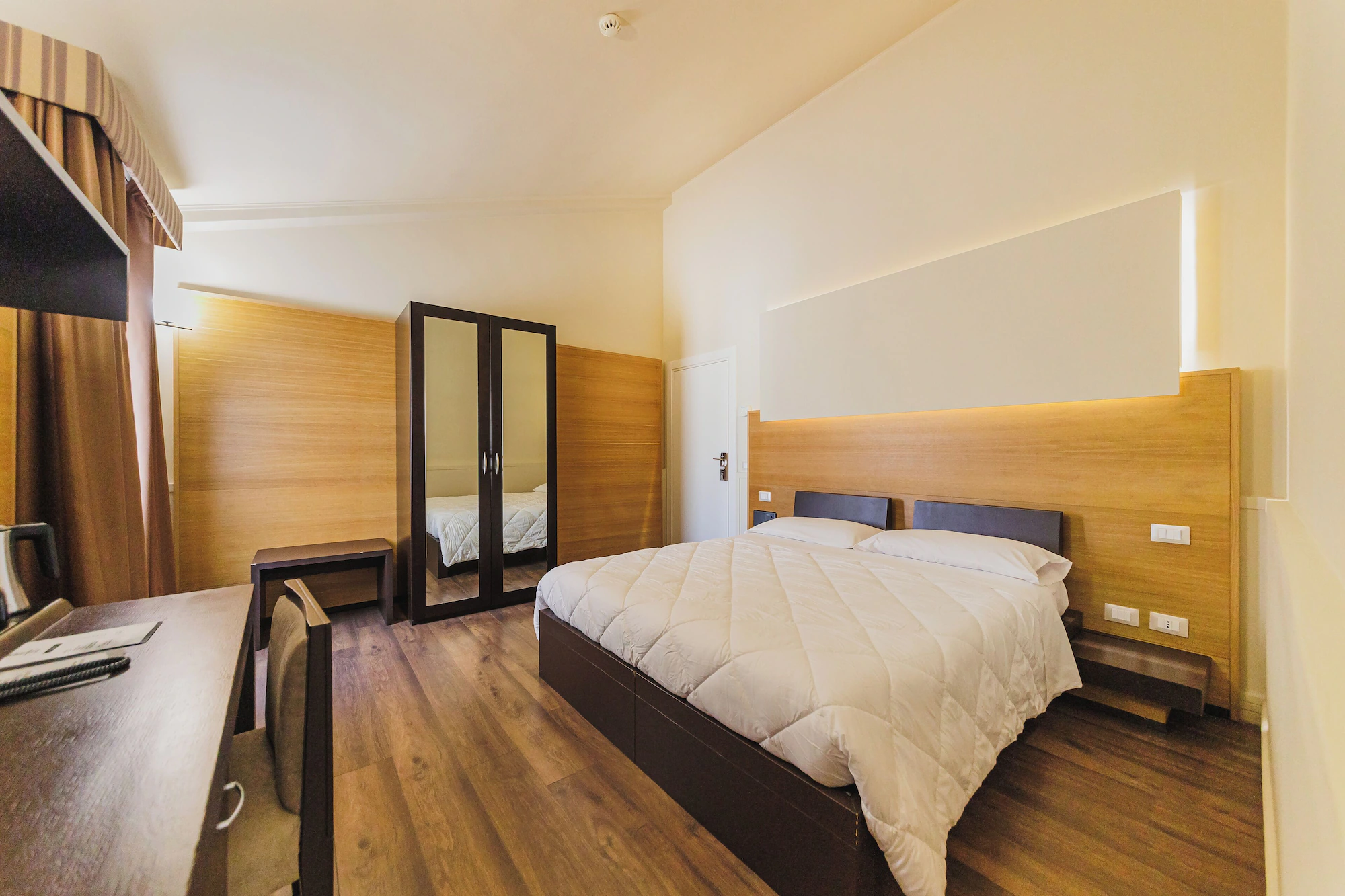Deluxe Double Apartment full double bed