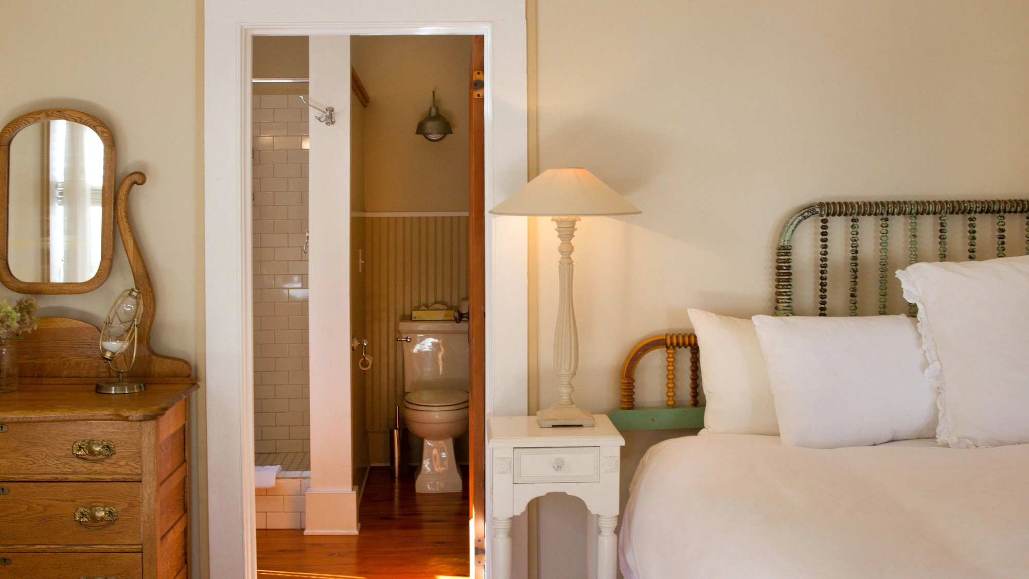 Double Suite full double bed