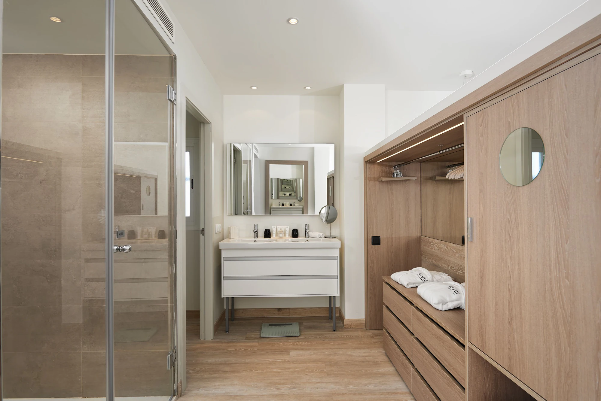 Connecting Double Melia room seafront twin beds