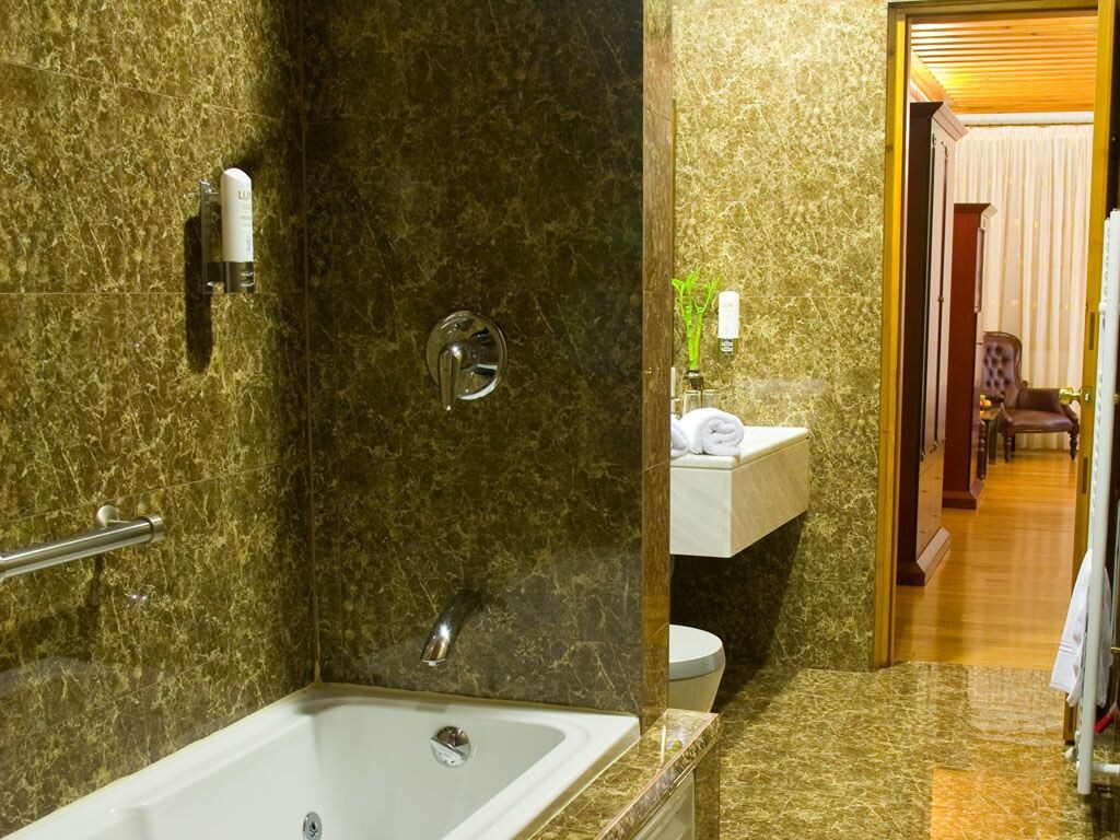 Deluxe Double Suite full double bed