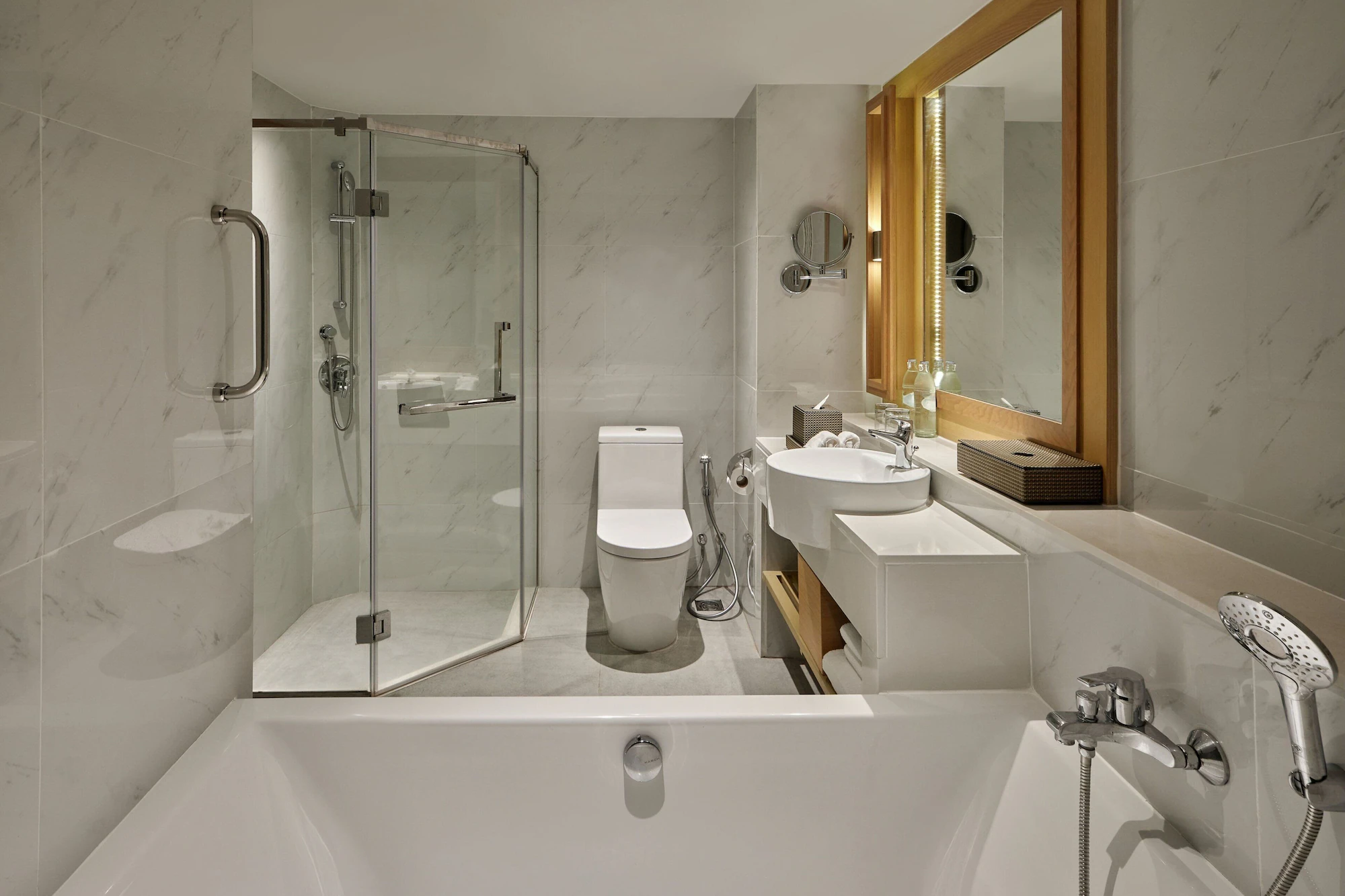 Larger Guest Double room beachfront twin beds