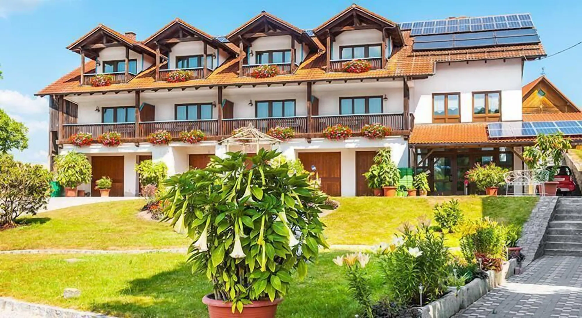 Comfort Single room with balcony full double bed