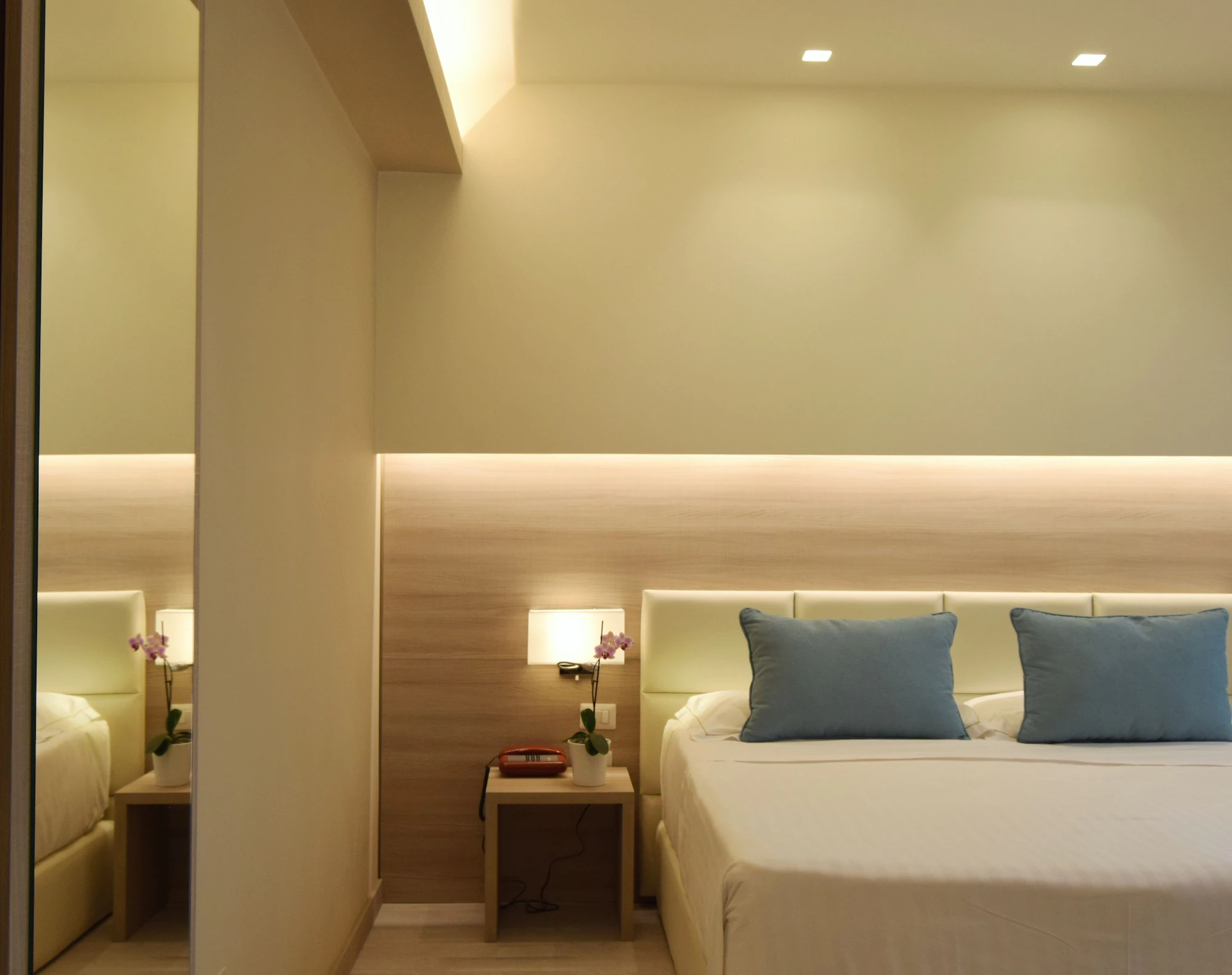 1 Bedroom Standard Double room with balcony and with garden view full double bed
