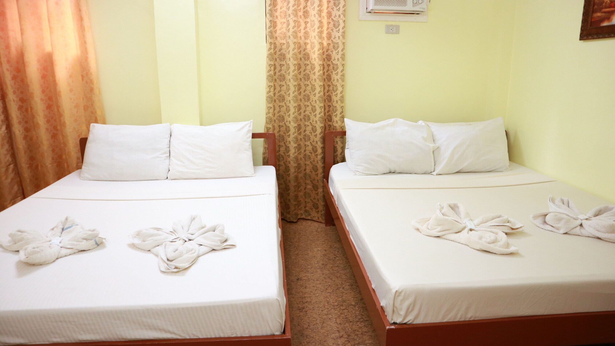 Deluxe Double room twin beds