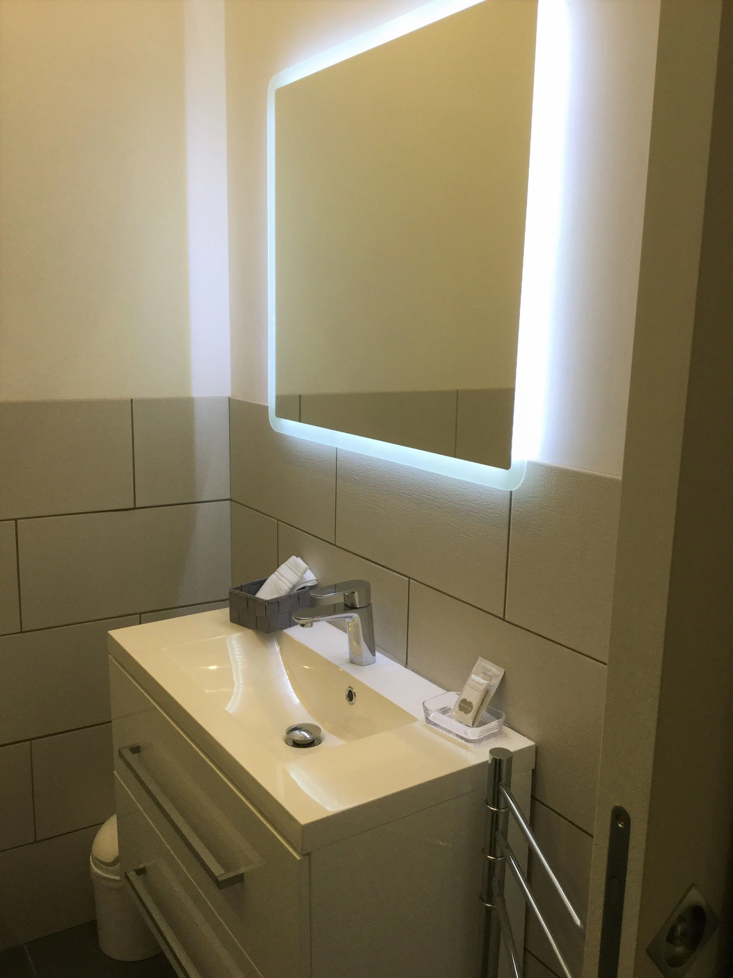 Deluxe Double room with balcony full double bed