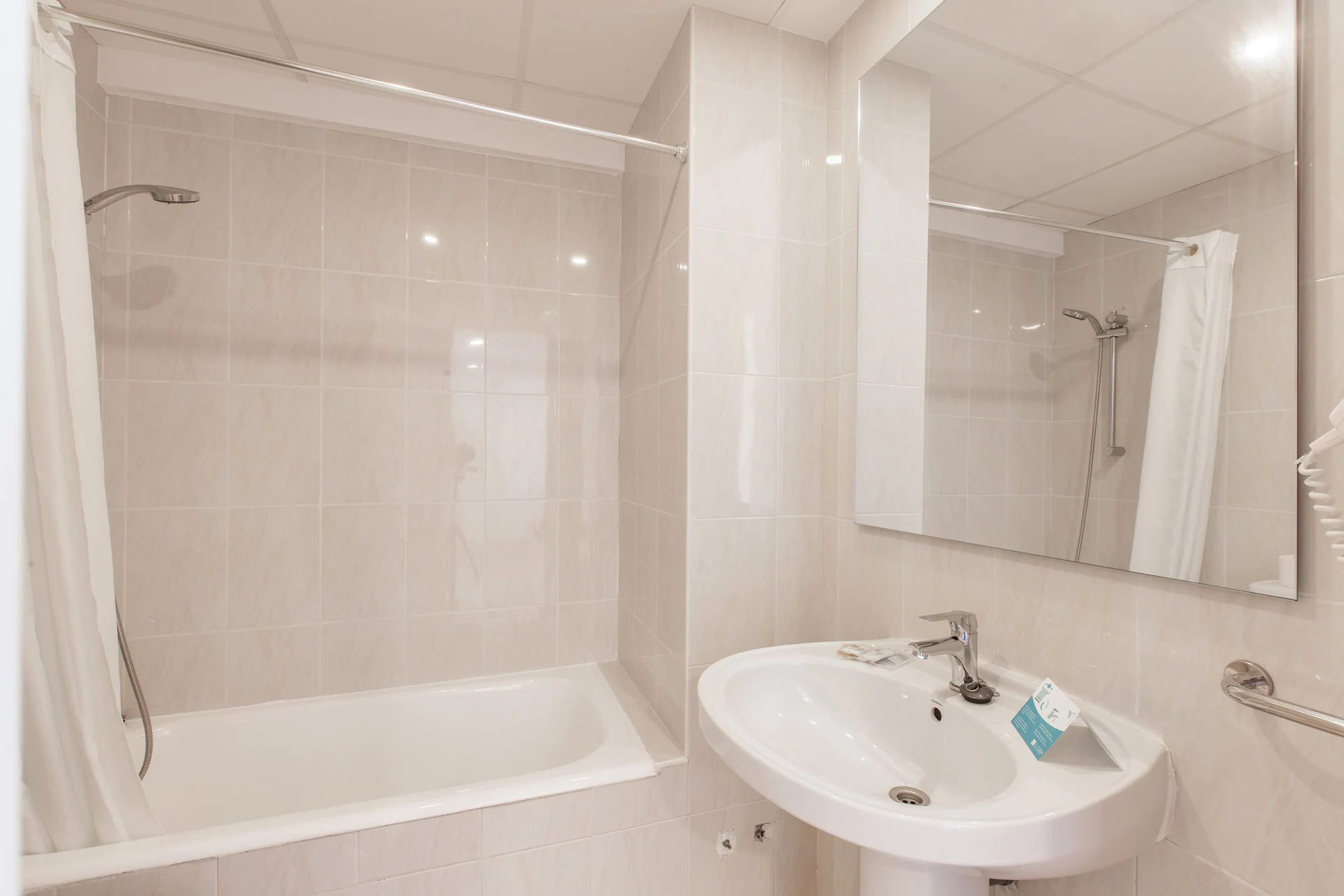 1 Bedroom Double Apartment with balcony full double bed