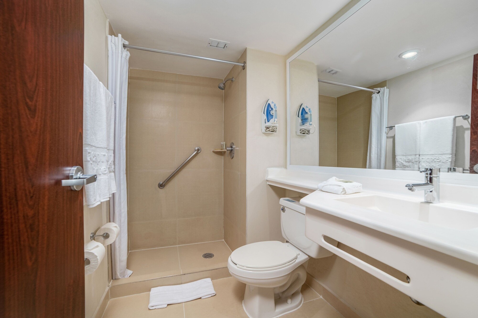 Double Suite full double bed
