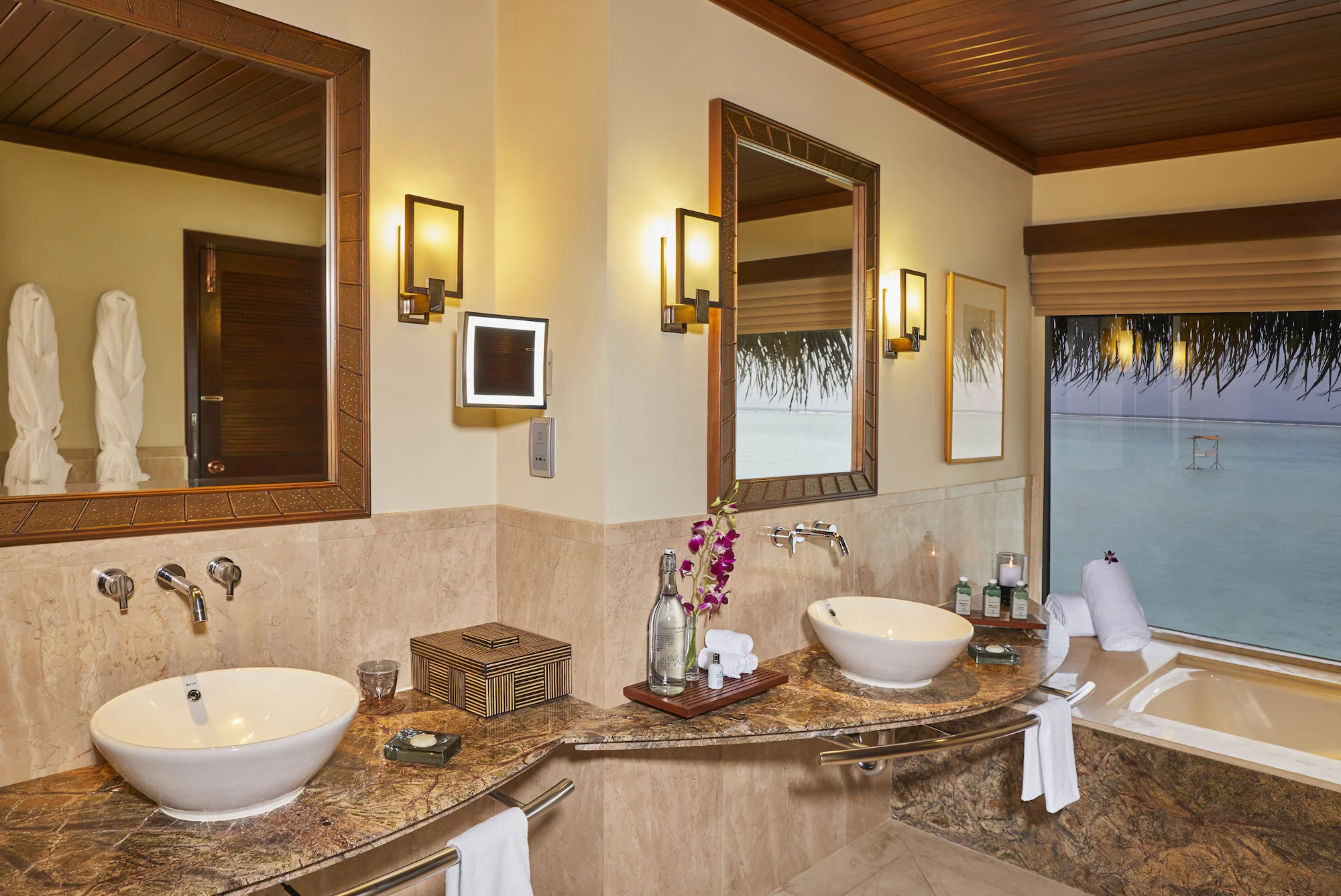 1 Bedroom Beach Double Suite with balcony full double bed