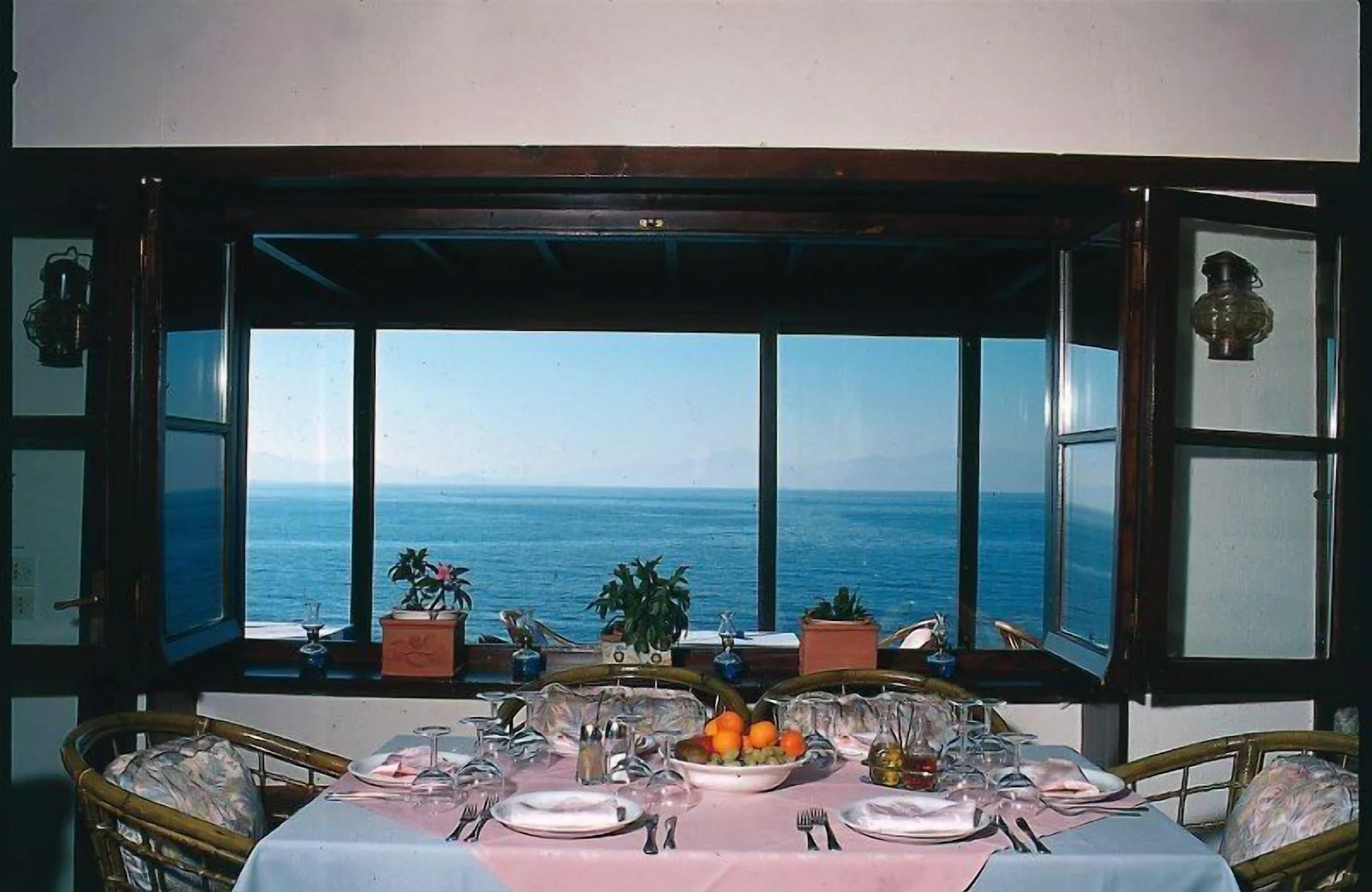 Double Junior Suite with sea view full double bed