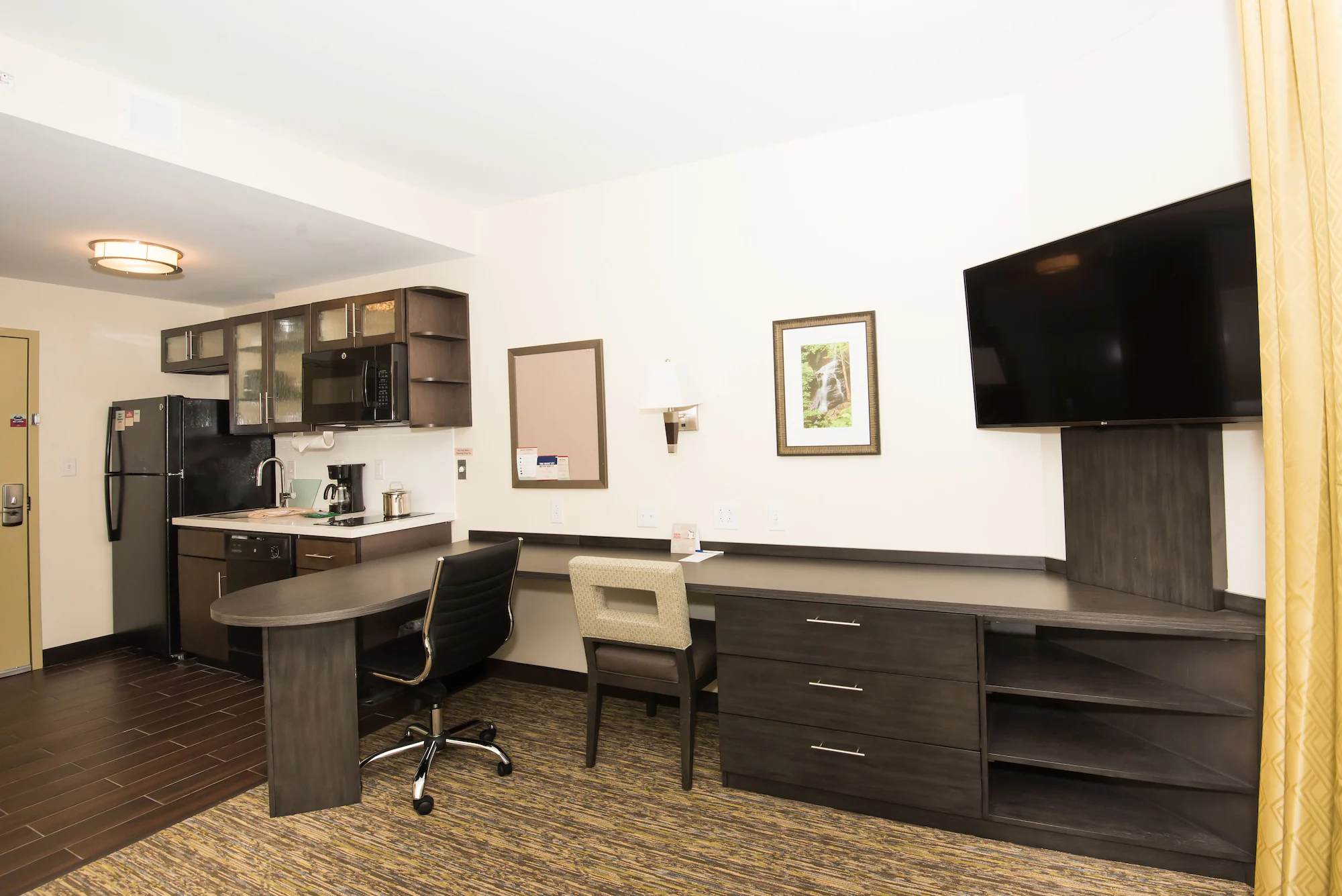1 Bedroom Double Suite full double bed
