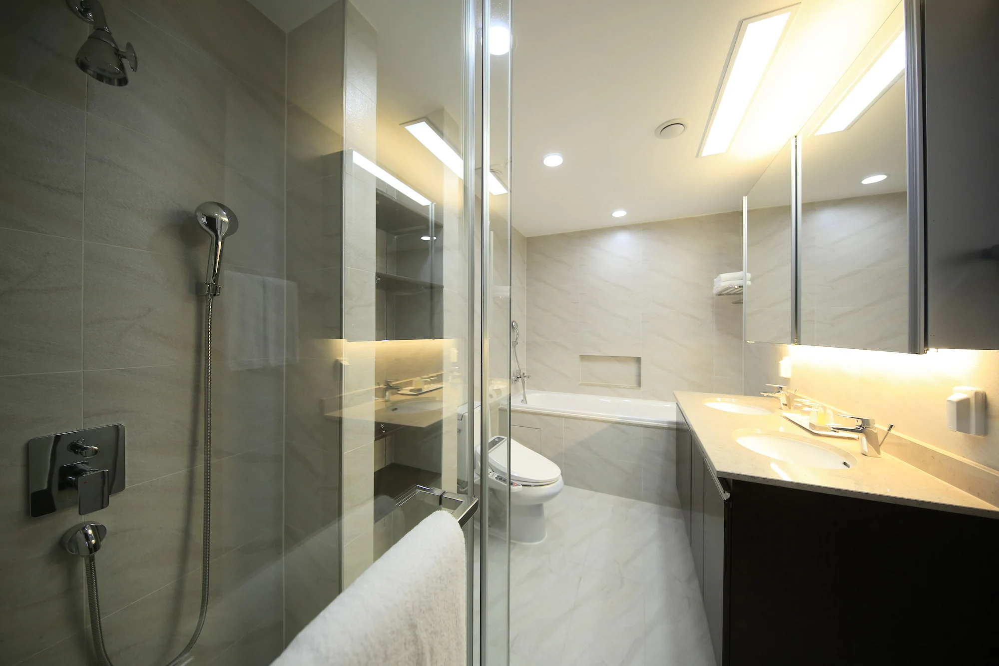 1 Bedroom Double Apartment full double bed