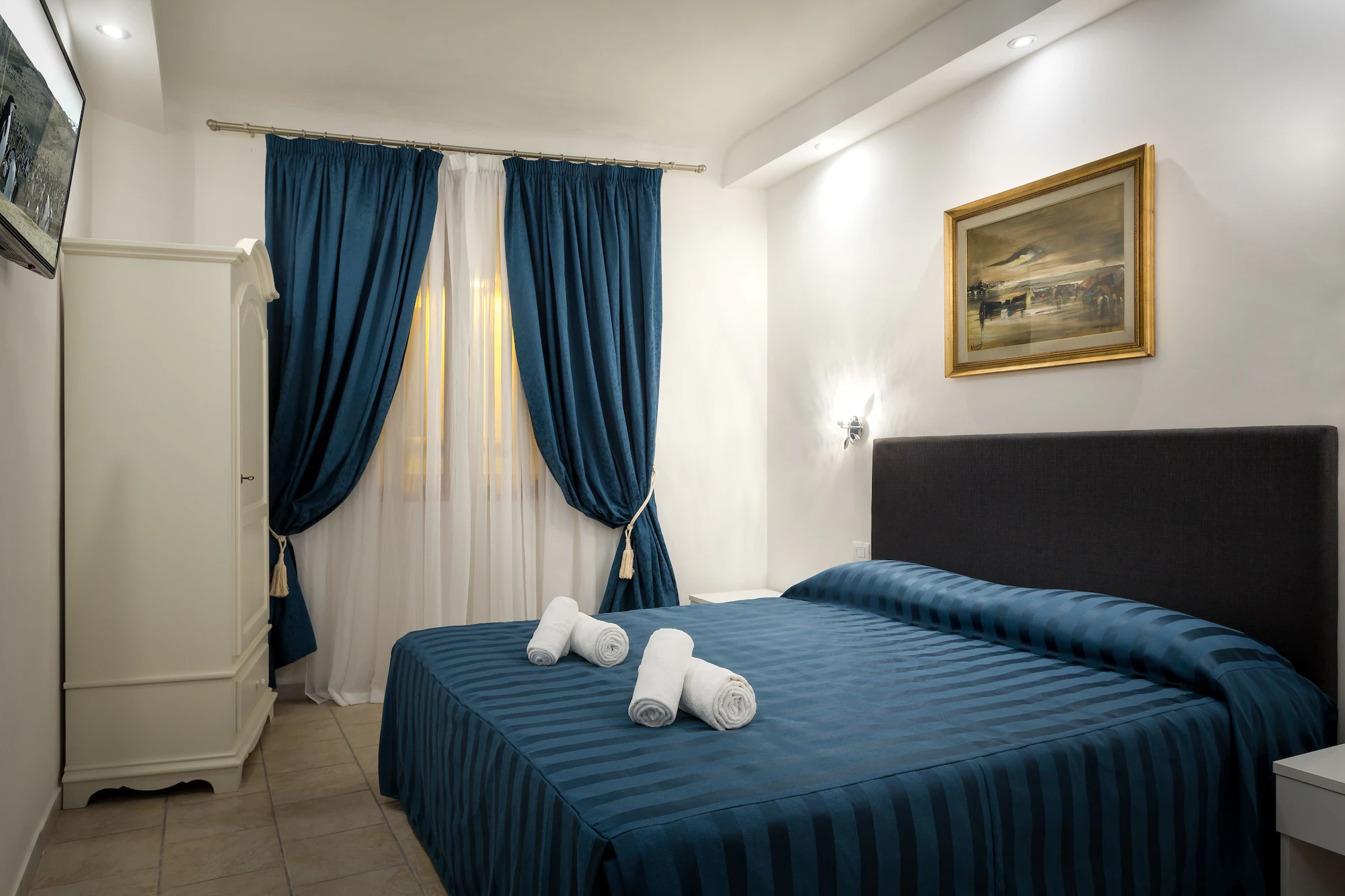 Deluxe Single room full double bed