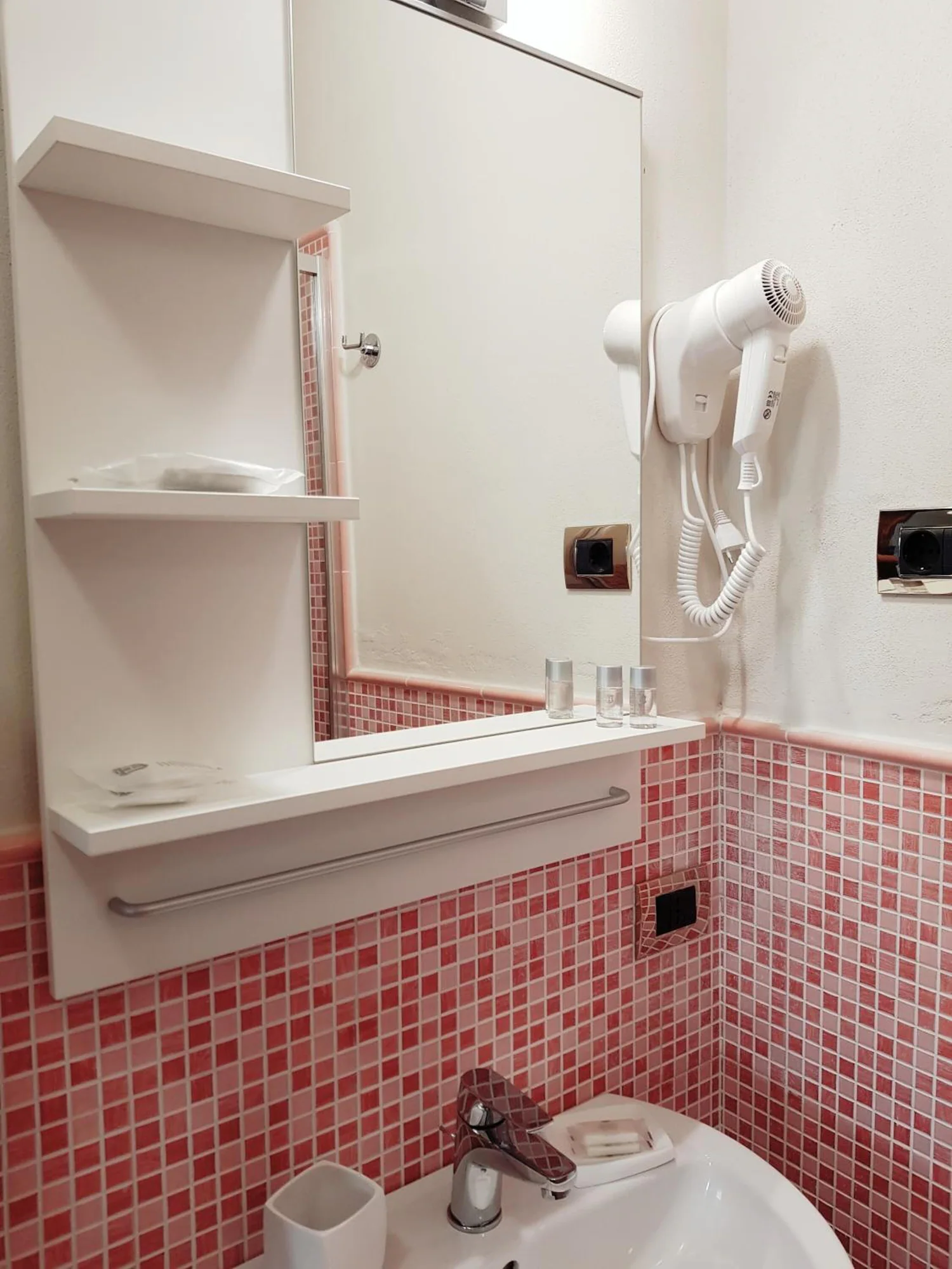 Deluxe Single room full double bed