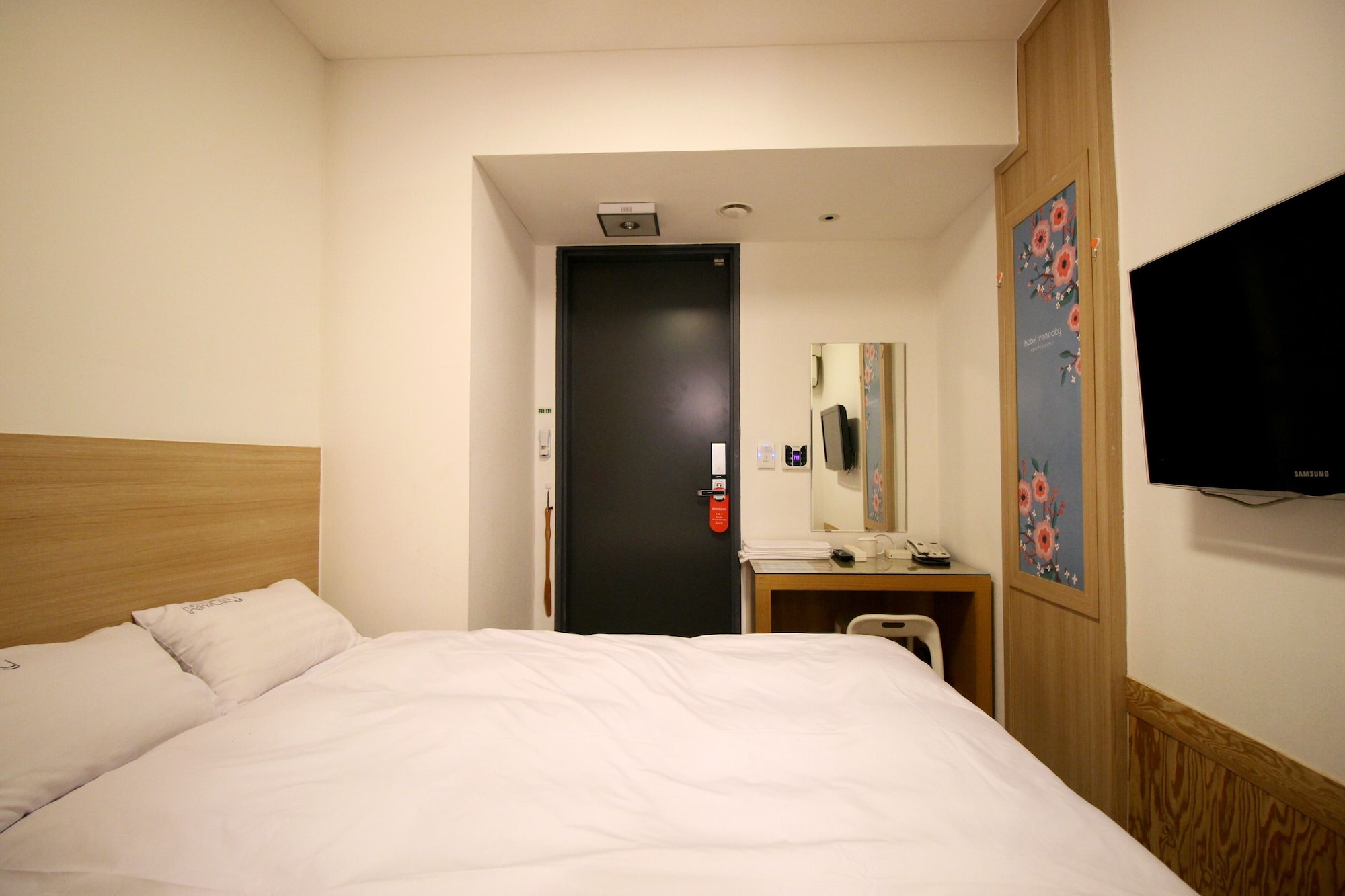 Deluxe Double room with city view twin beds
