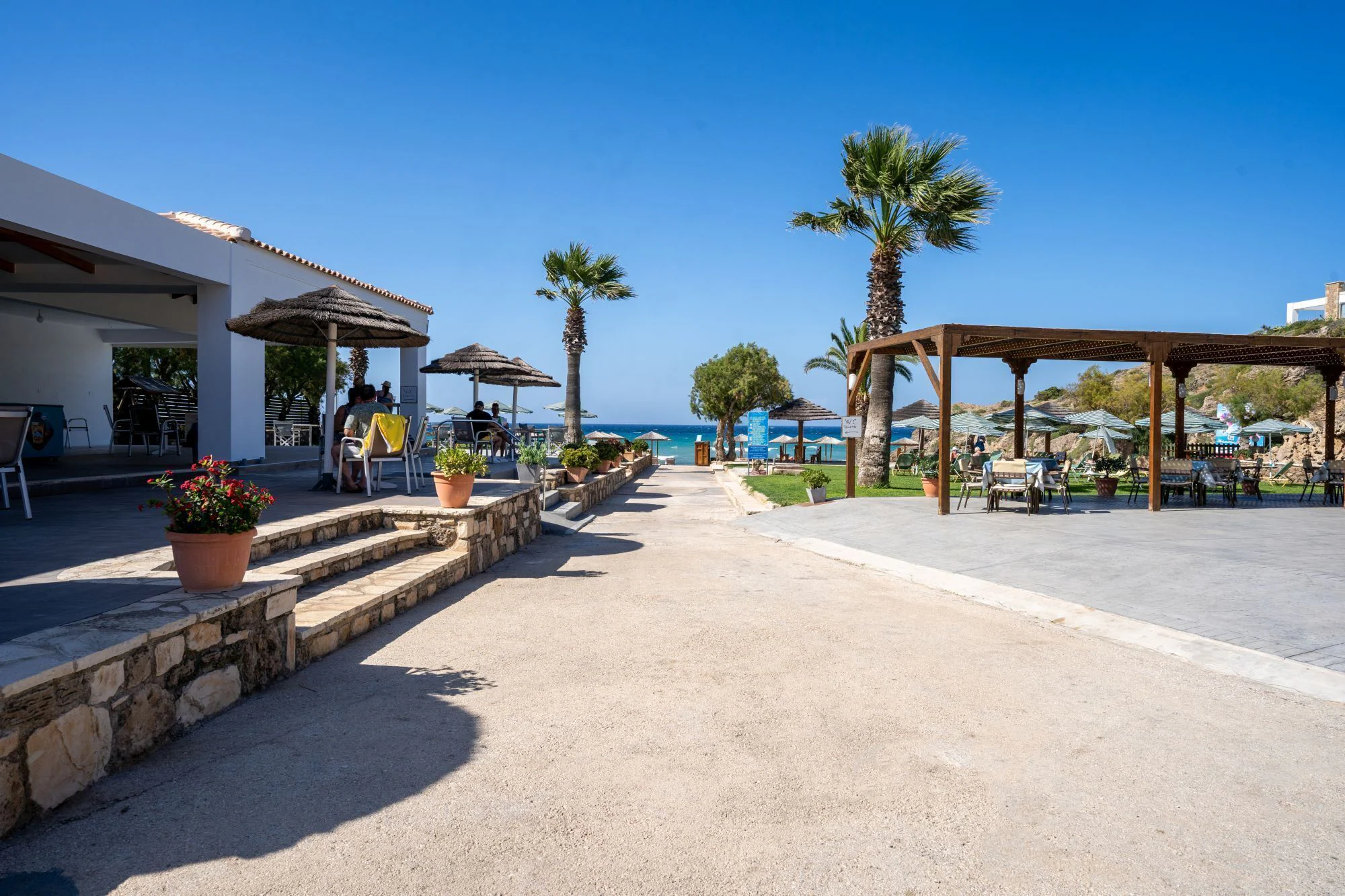 Plaka Beach Resort exterior