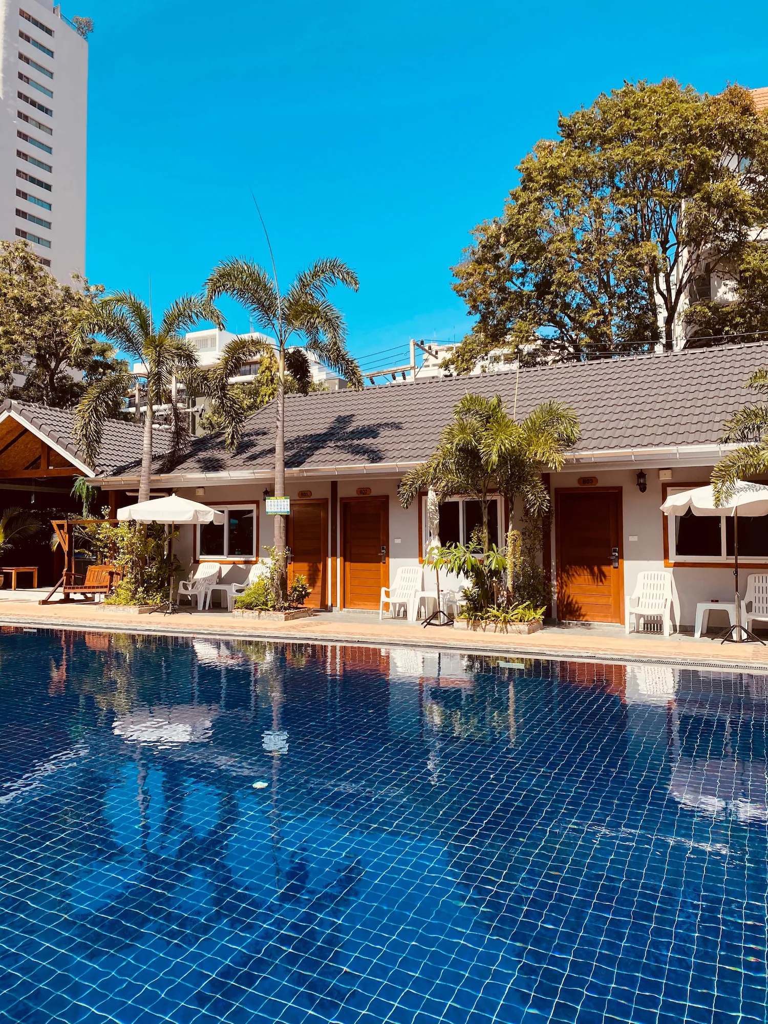 1 Bedroom Standard Single Family room with pool view full double bed