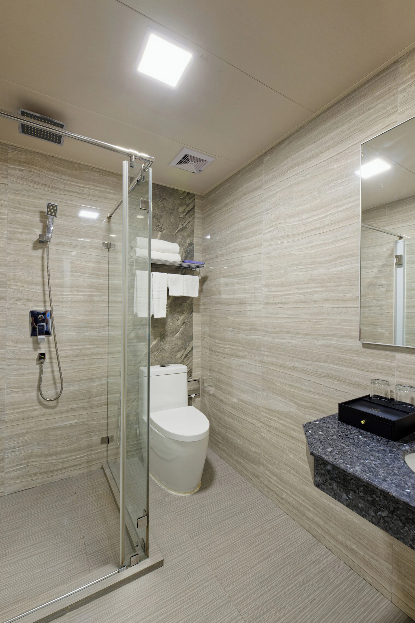Deluxe Double room with balcony and with land view full double bed