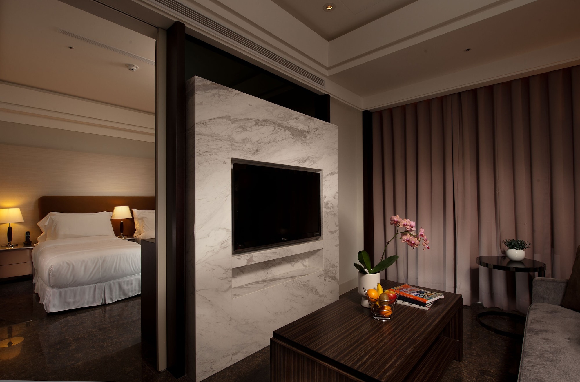 Double Suite full double bed