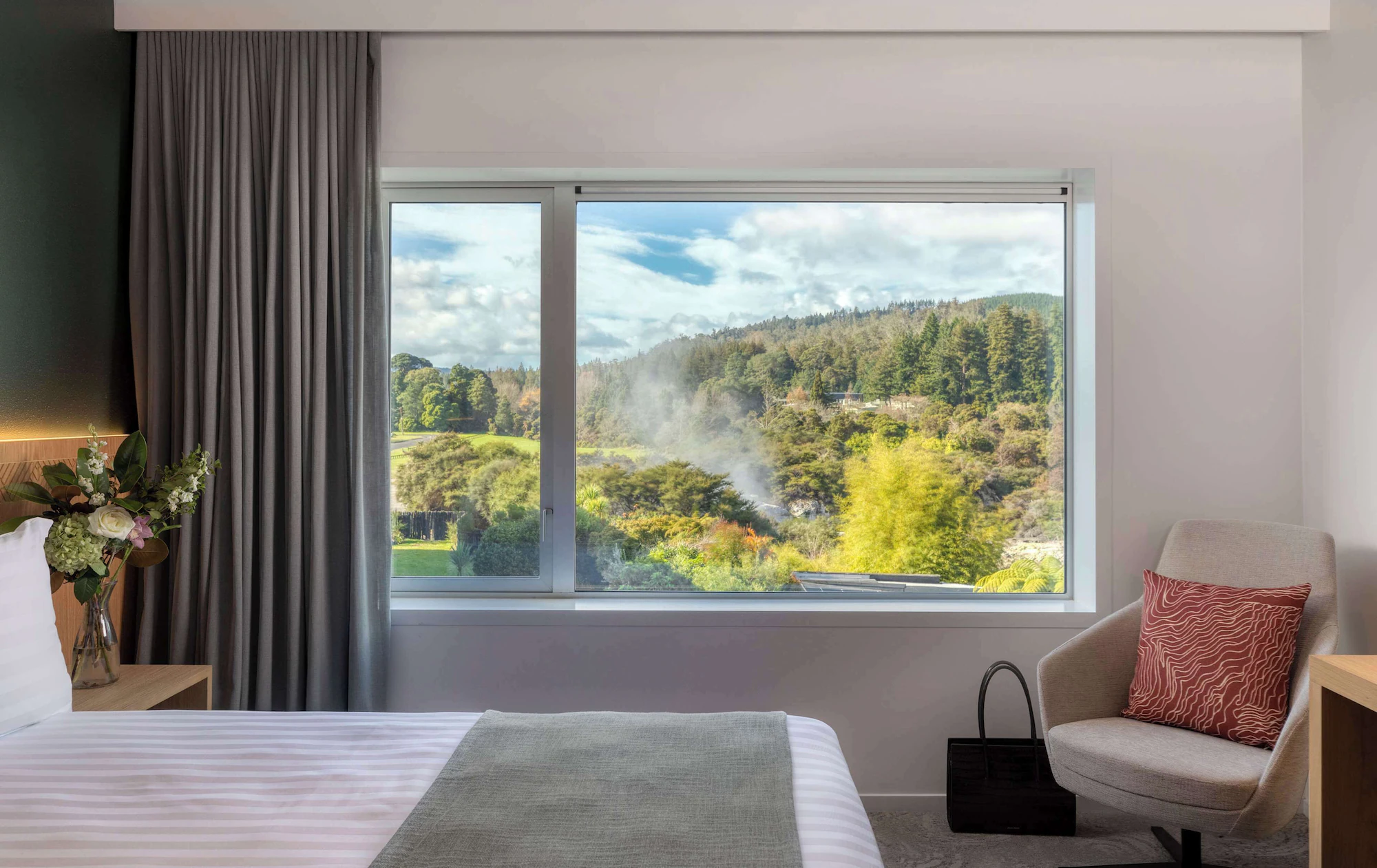 1 Bedroom Double Suite with city view full double bed